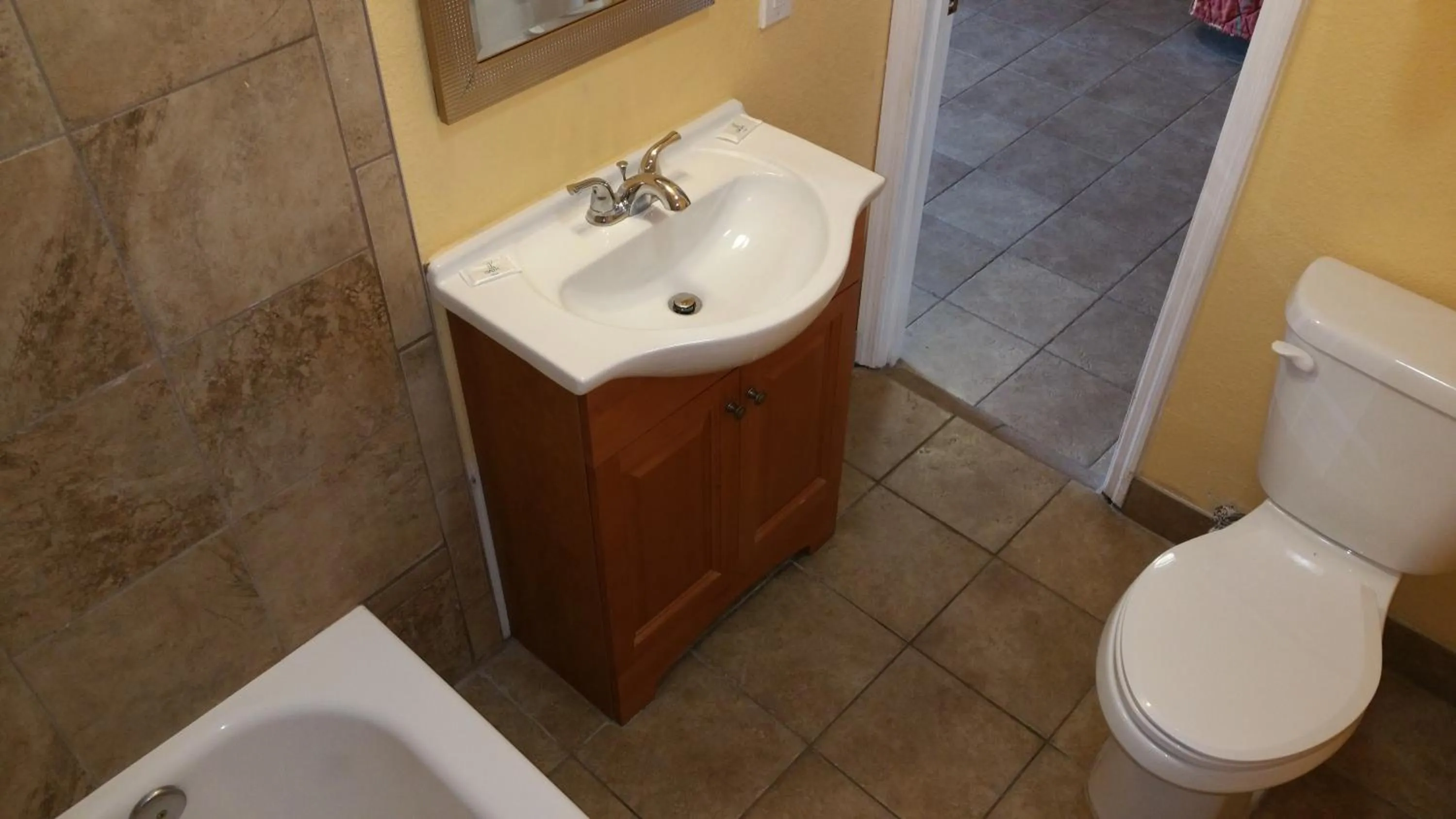Bathroom in Budget Inn