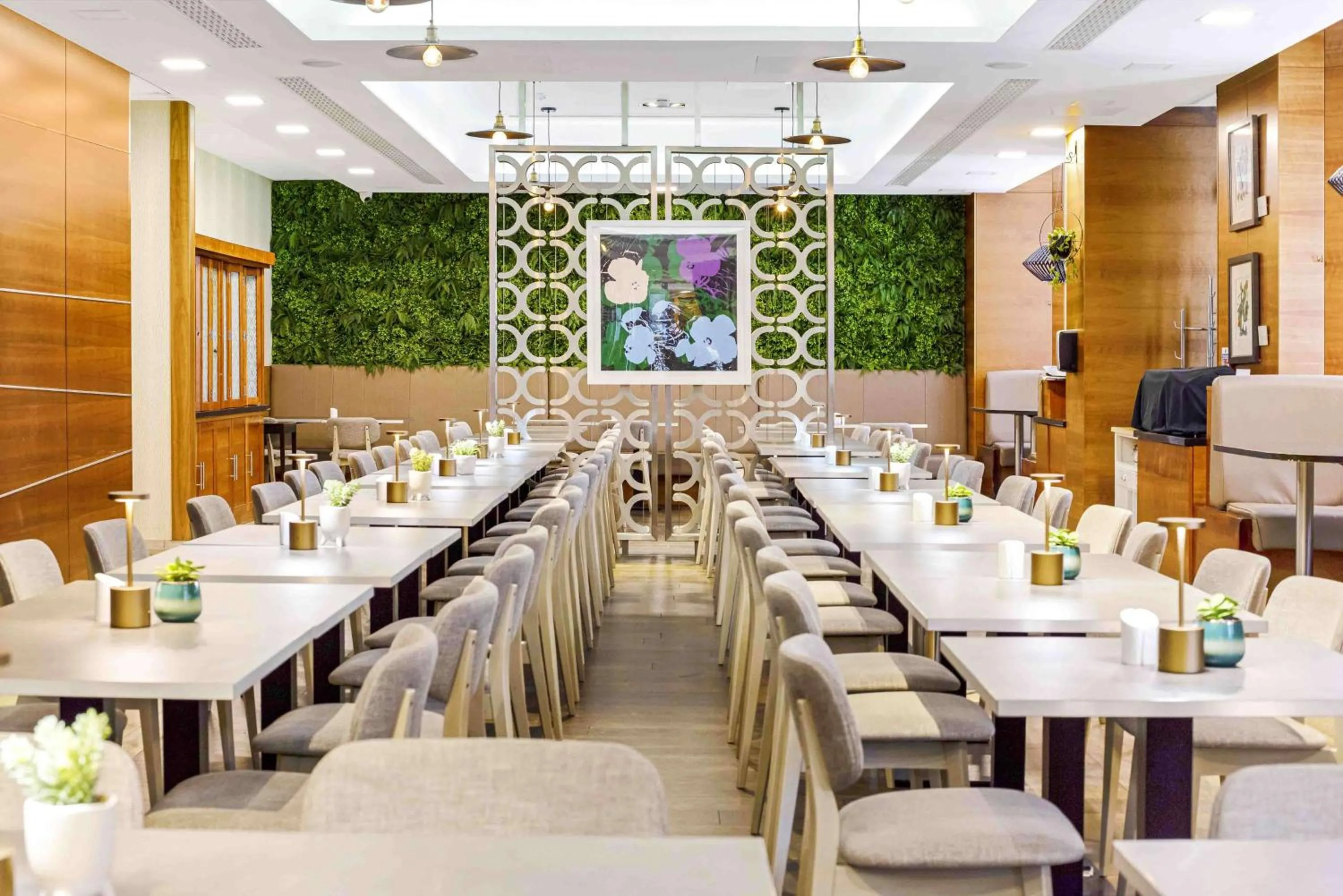 Restaurant/places to eat in Doubletree By Hilton London Kensington