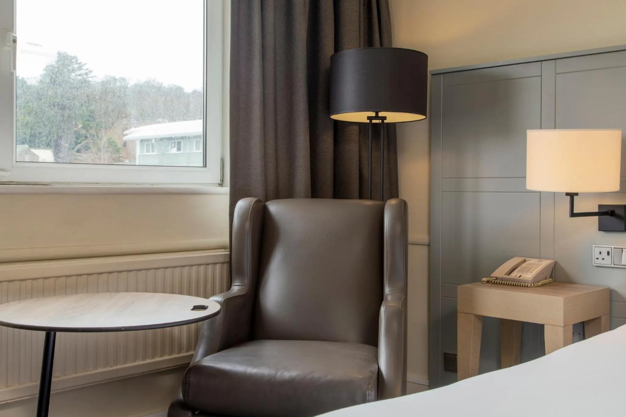 Photo of the whole room in Holiday Inn Edinburgh Zoo by IHG