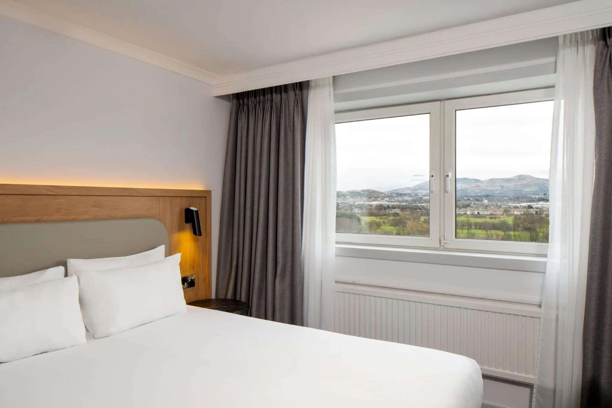 Photo of the whole room, Bed in Holiday Inn Edinburgh Zoo by IHG