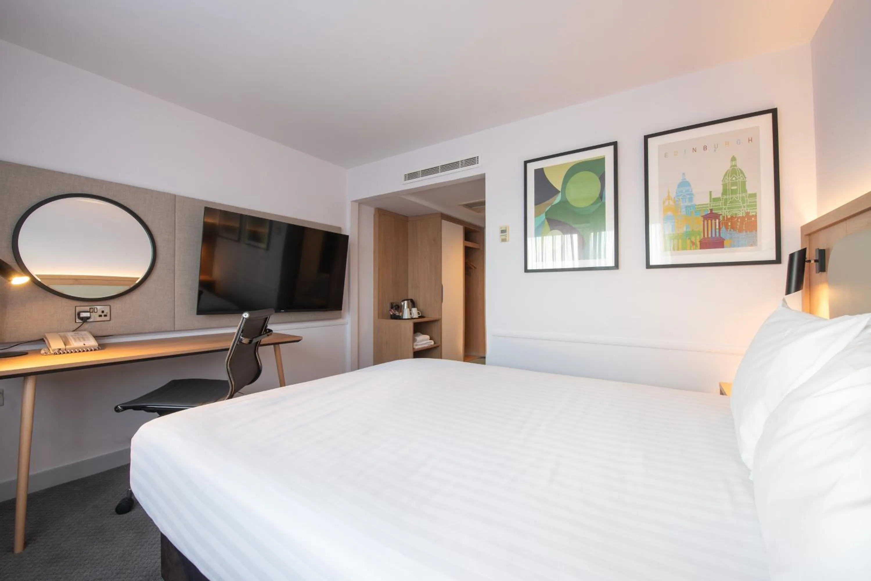 Photo of the whole room, Bed in Holiday Inn Edinburgh Zoo by IHG
