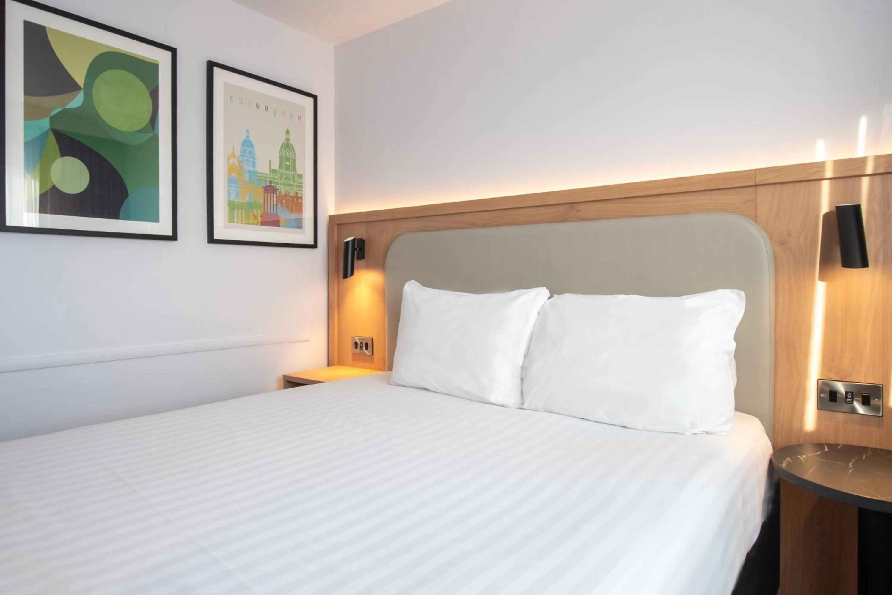 Photo of the whole room, Bed in Holiday Inn Edinburgh Zoo by IHG