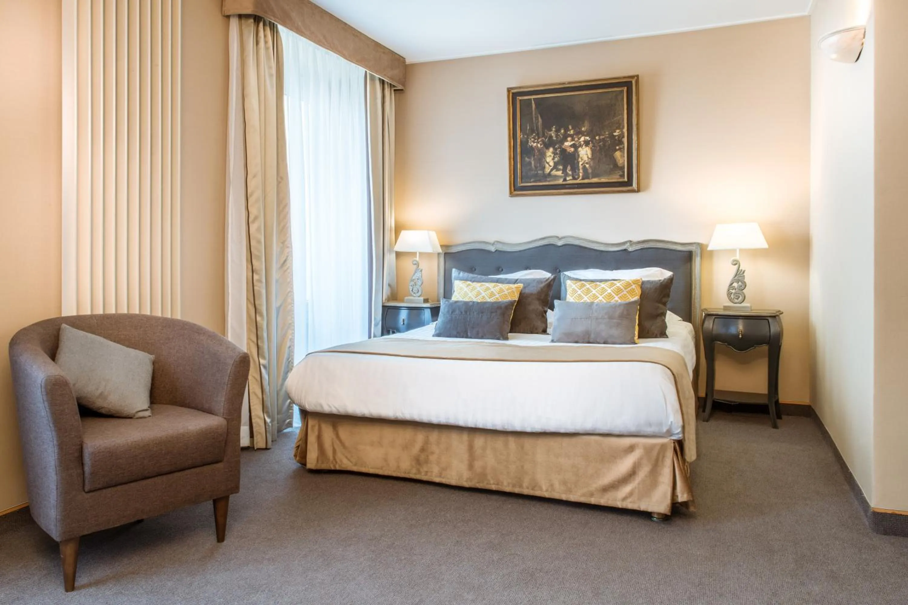 Bed in Hôtel des Augustins