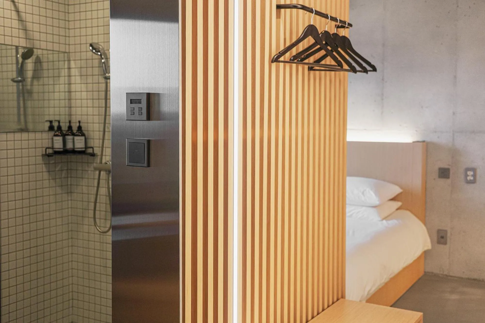 Shower, Bed in Playce Camp Jeju