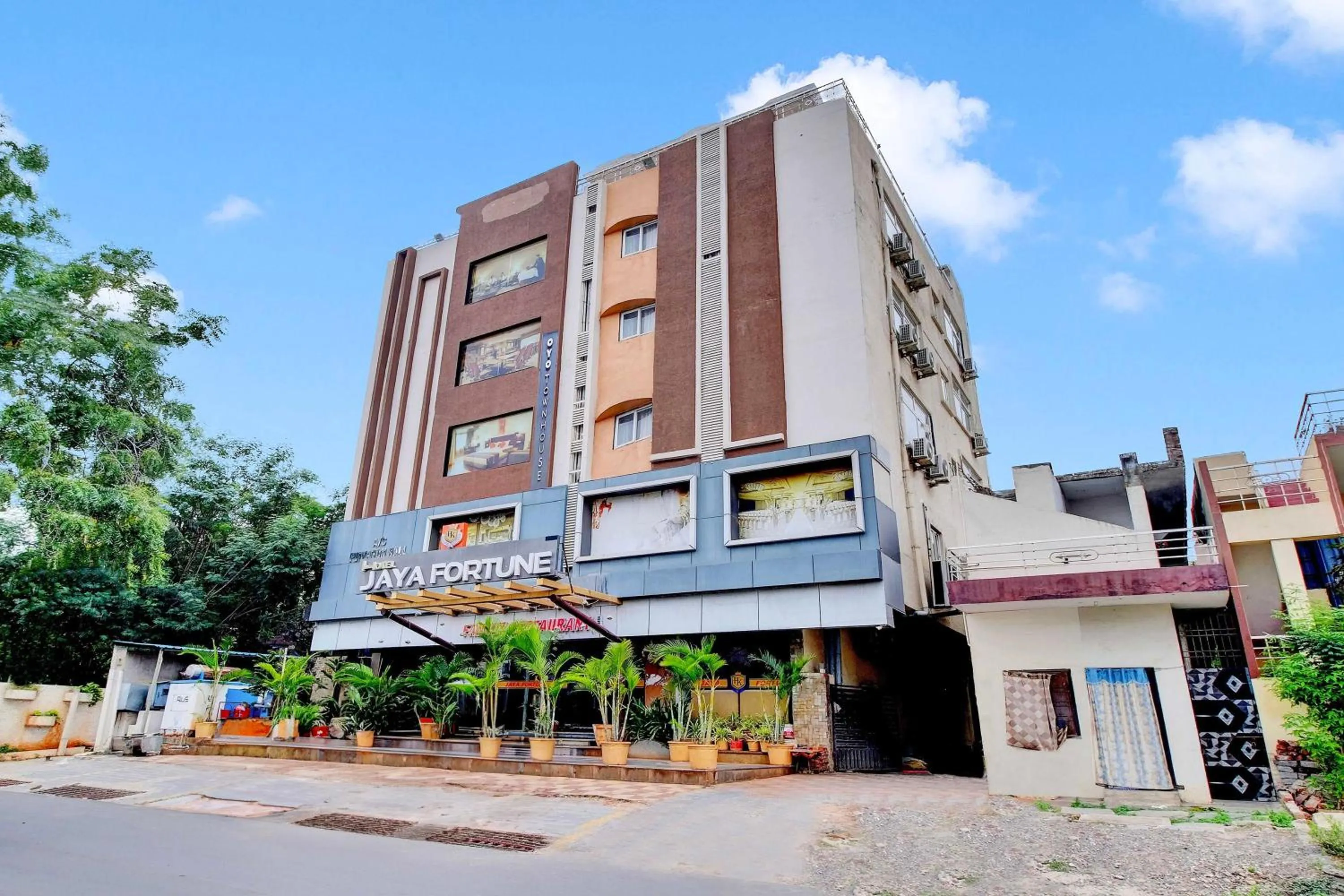 Facade/entrance in Hotel O Jaya Fortune