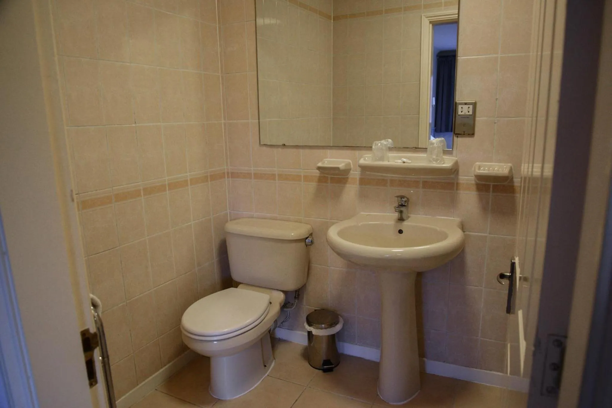 Bathroom in Himley Country Hotel