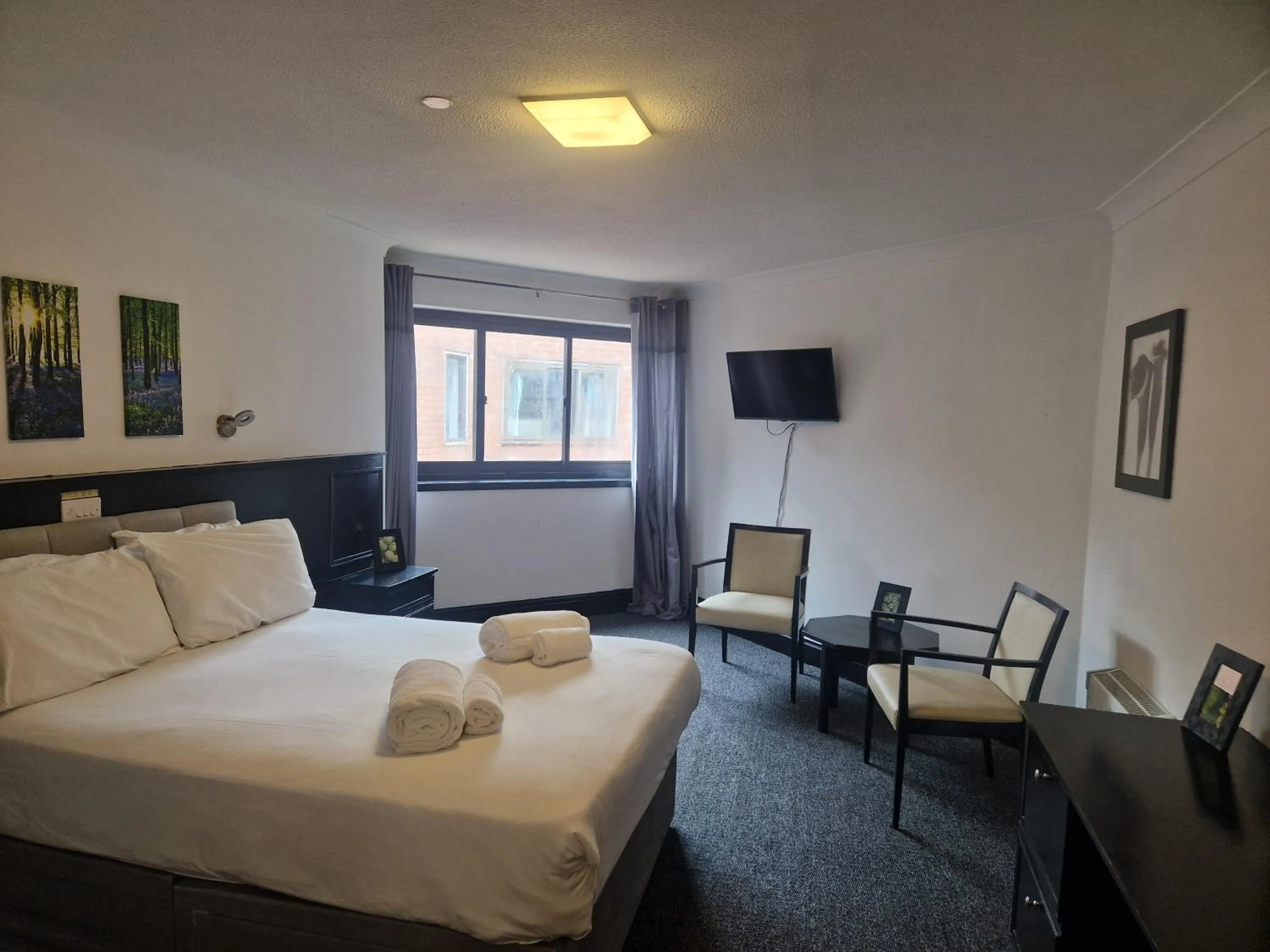 Bedroom, Bed in Himley Country Hotel