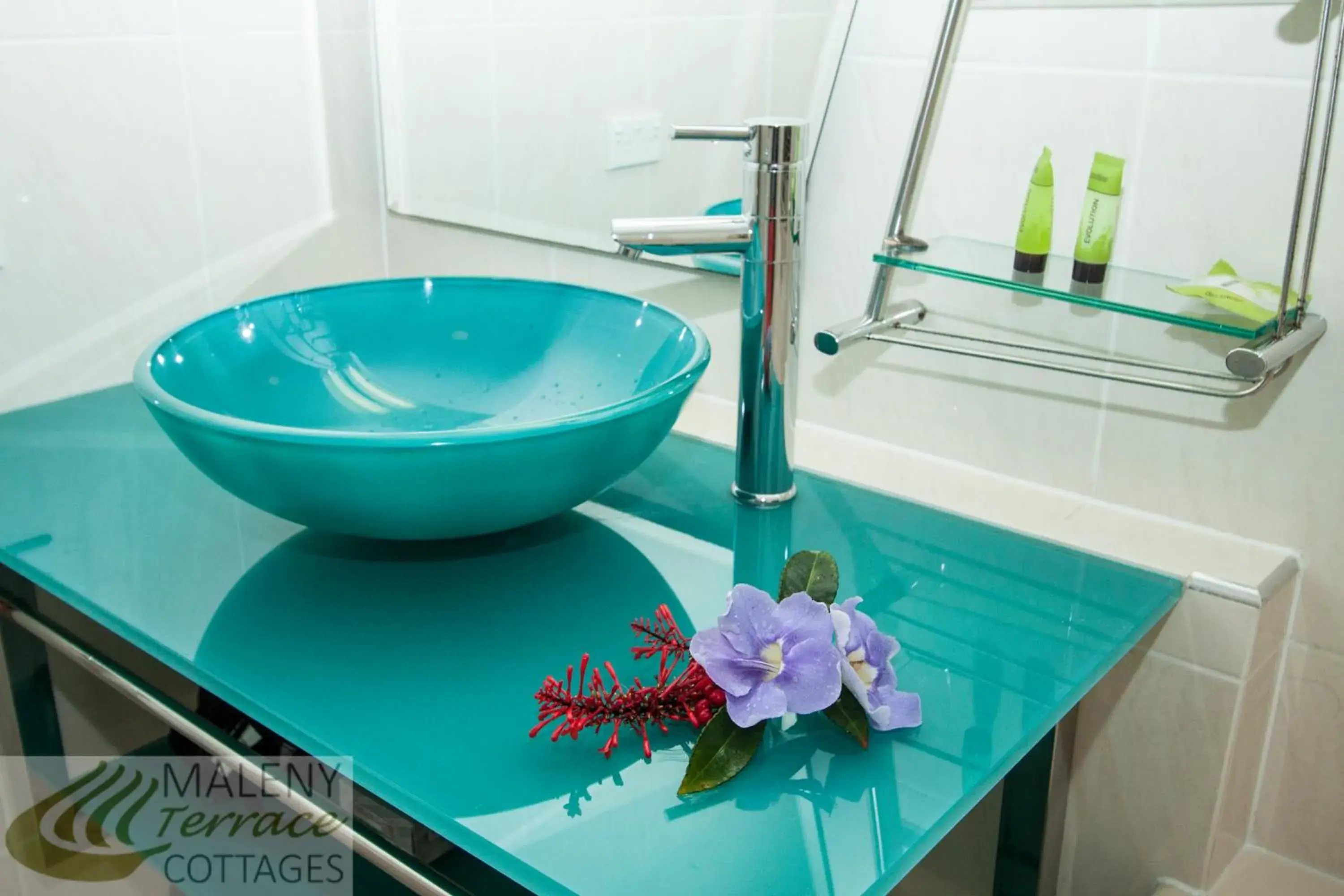 Deluxe Queen Room in Maleny Terrace Cottages Deluxe Queen Room in Maleny Terrace Cottages