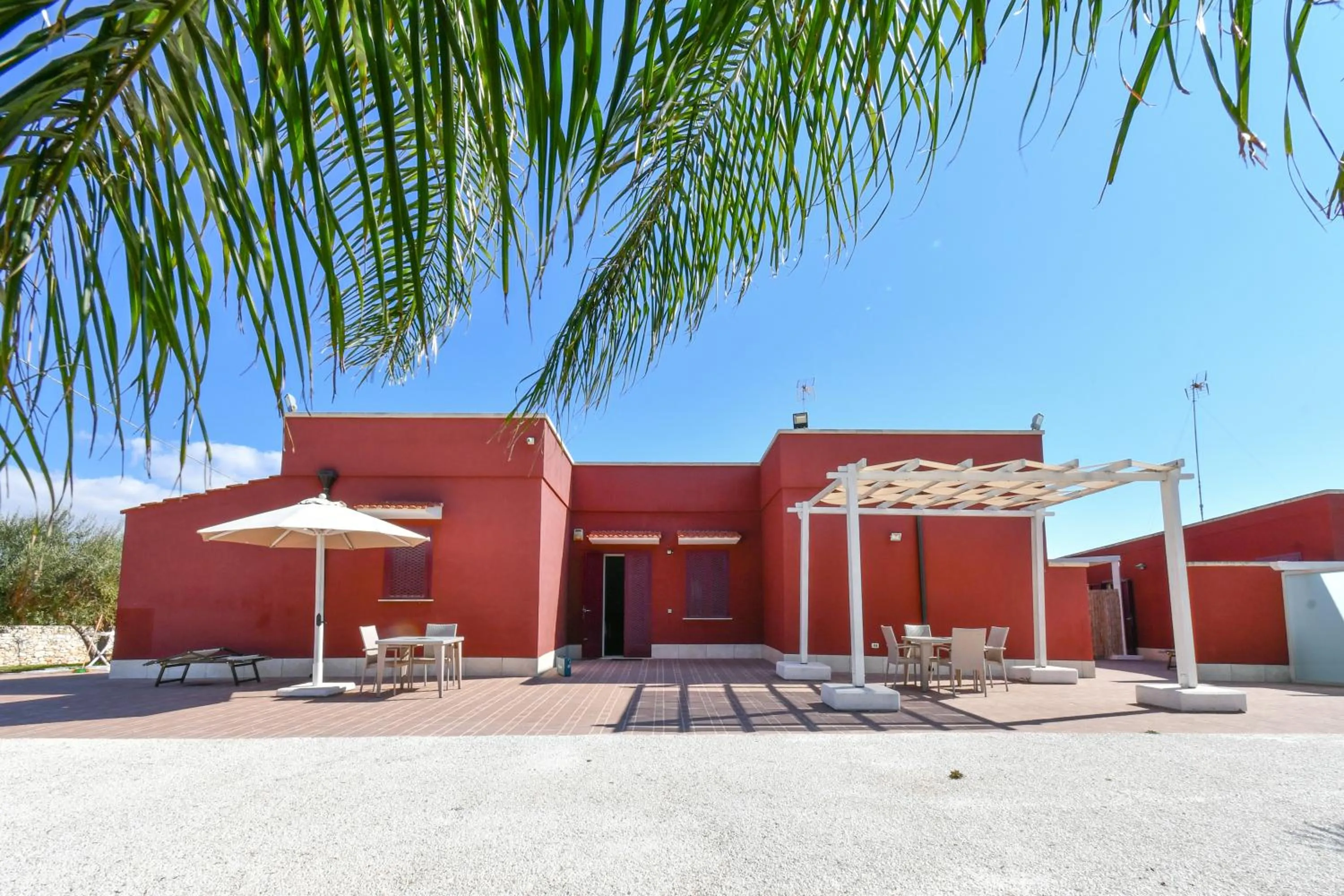 Facade/entrance in Calasole Country House