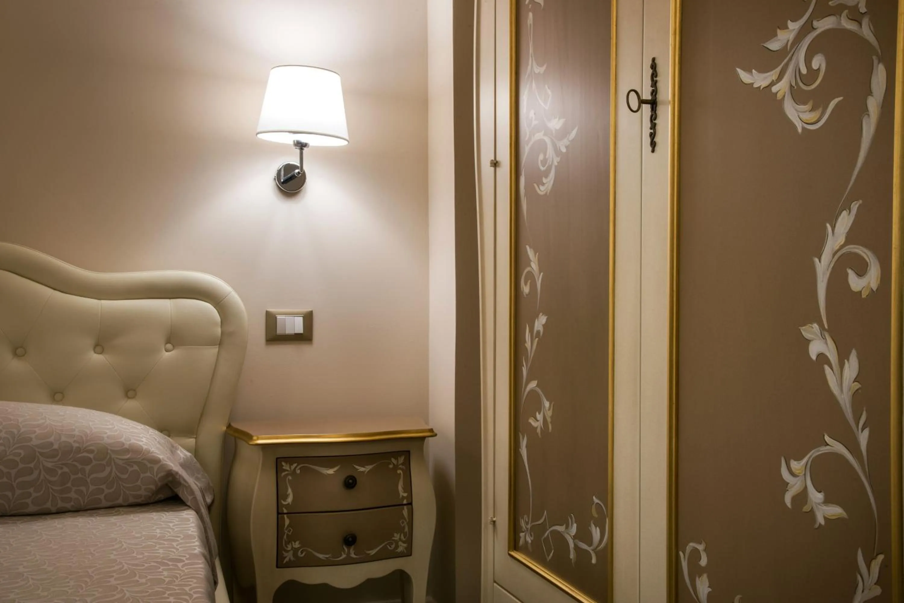 Decorative detail, Bed in Palazzo Bove