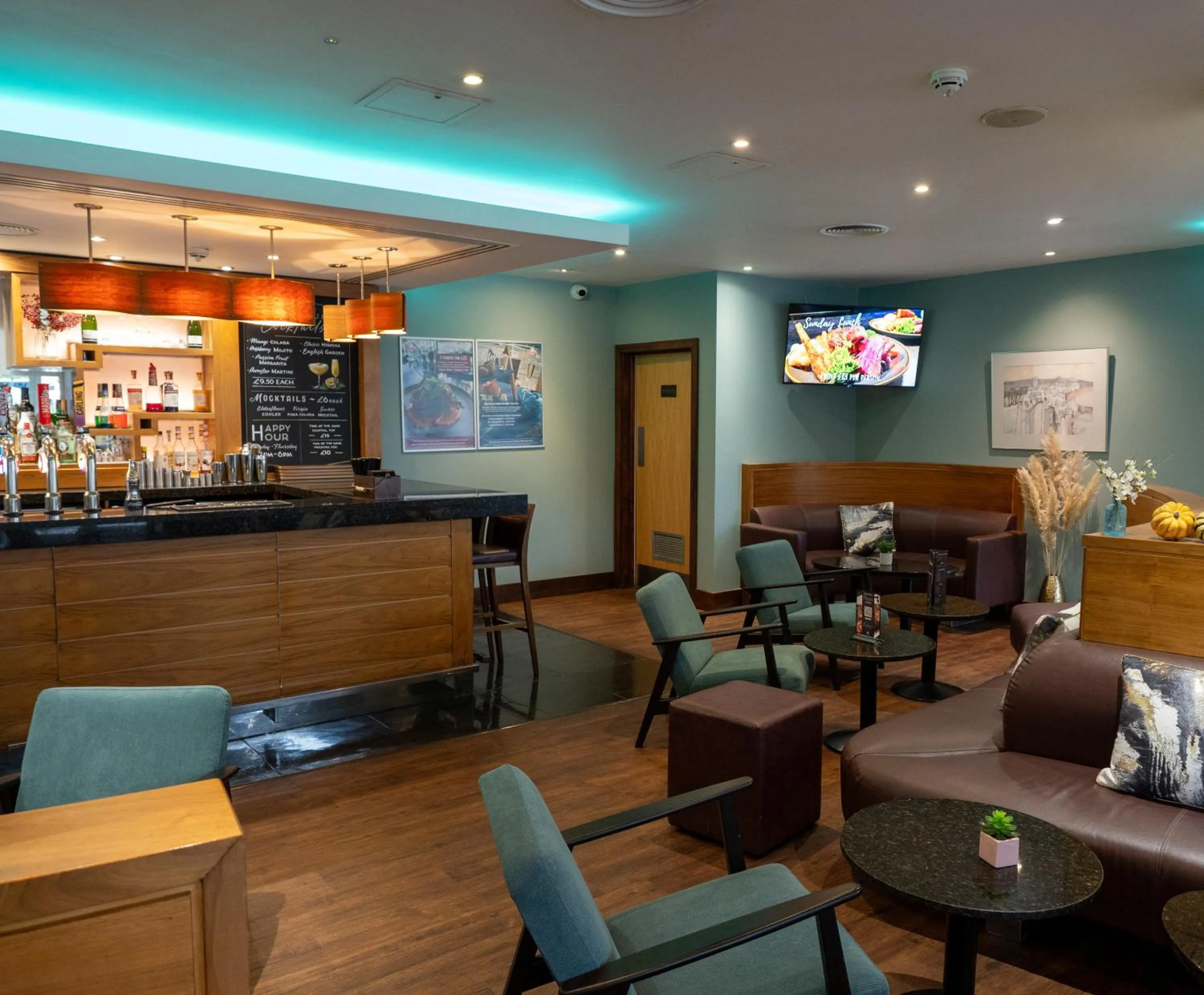 Lounge or bar in Future Inn Plymouth