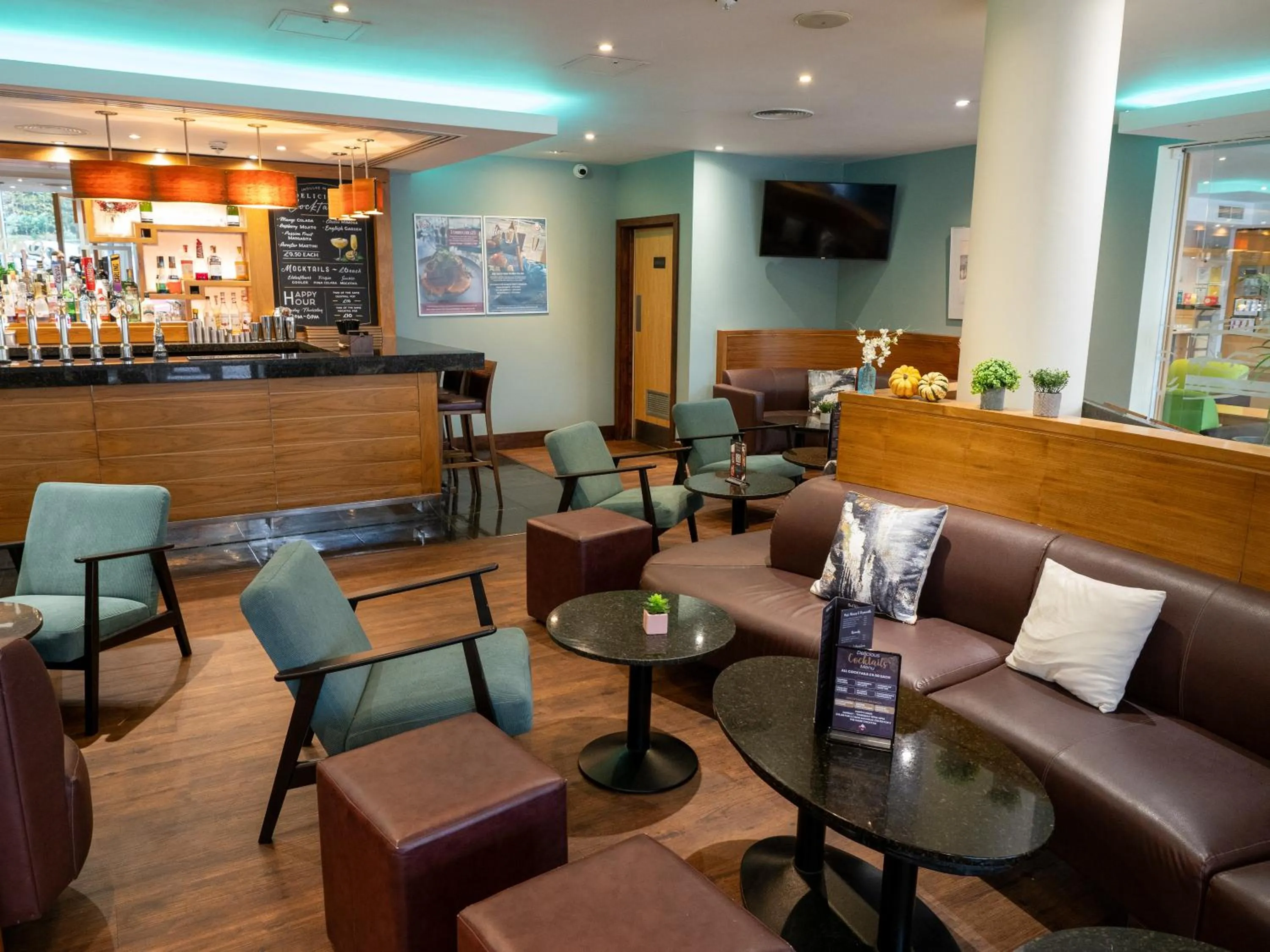 Lounge or bar in Future Inn Plymouth