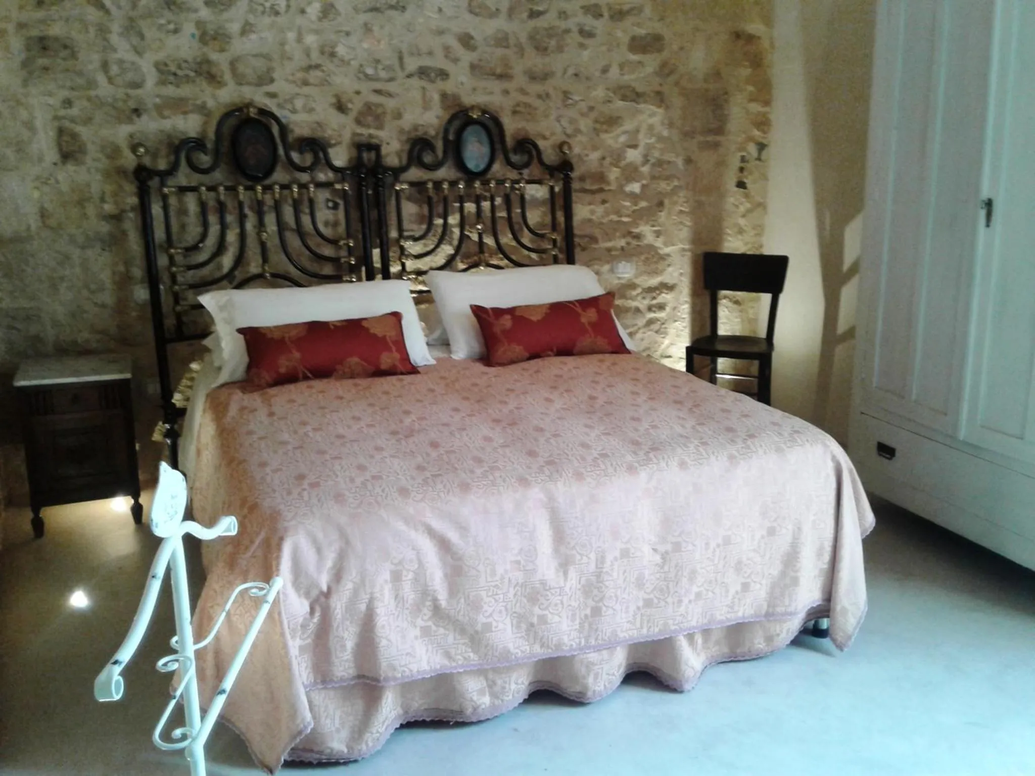 Bedroom, Bed in Borgoincorte