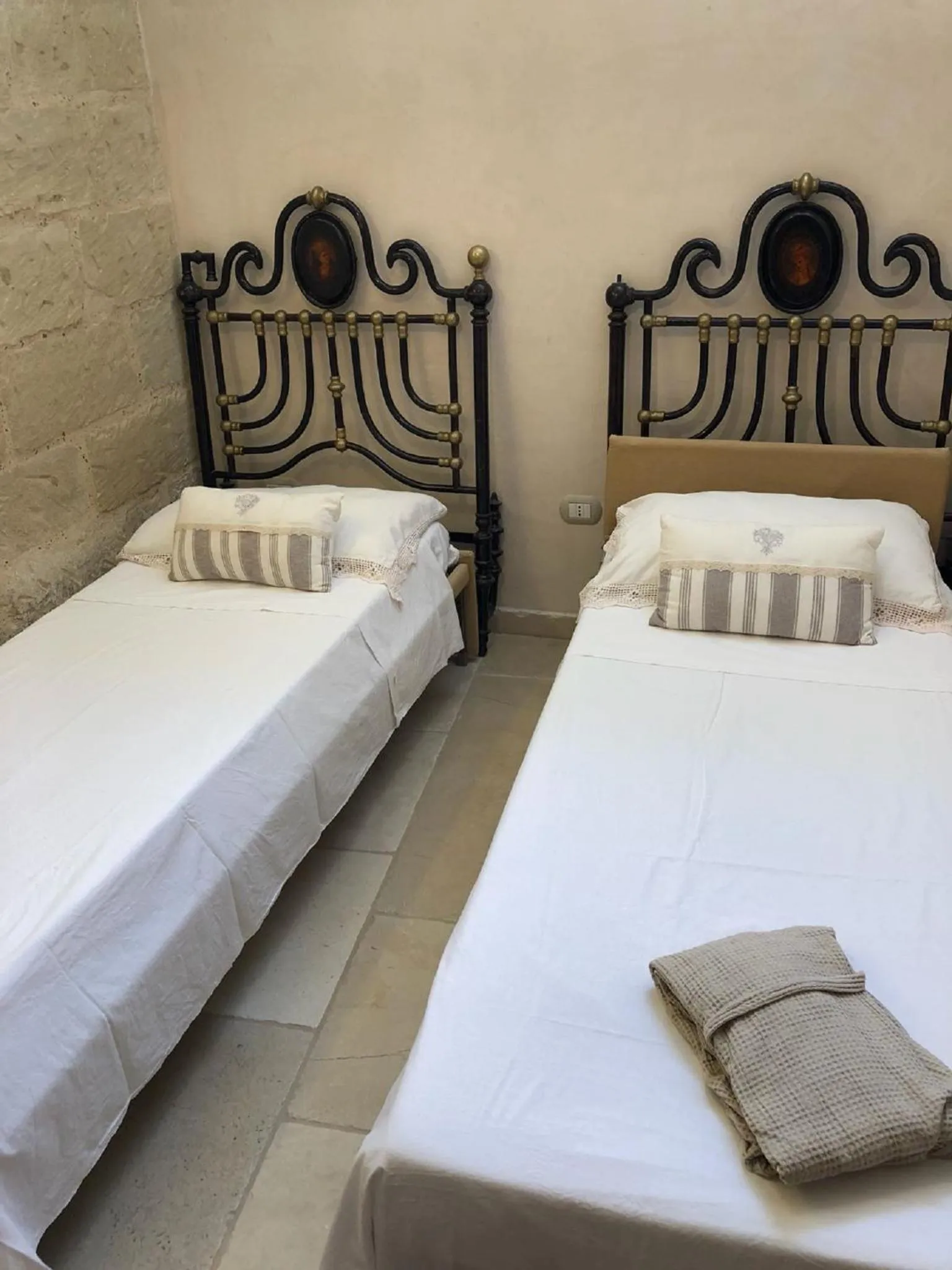 Bedroom, Bed in Borgoincorte