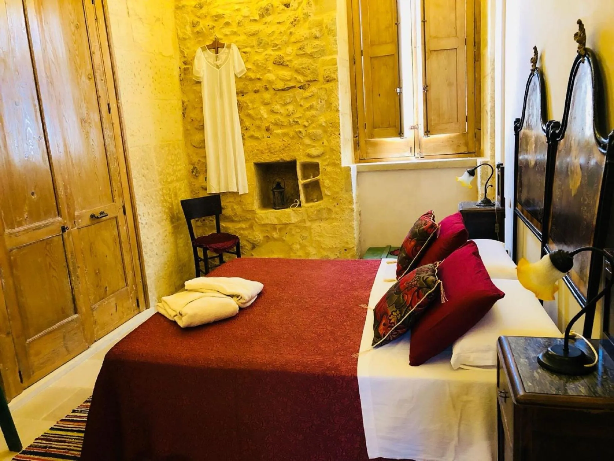 Bedroom, Bed in Borgoincorte