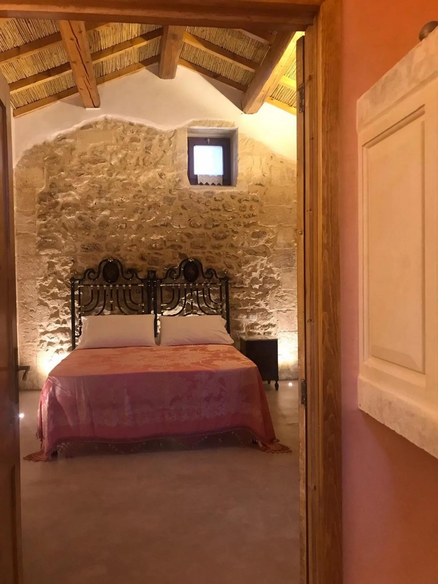 Bedroom, Bed in Borgoincorte