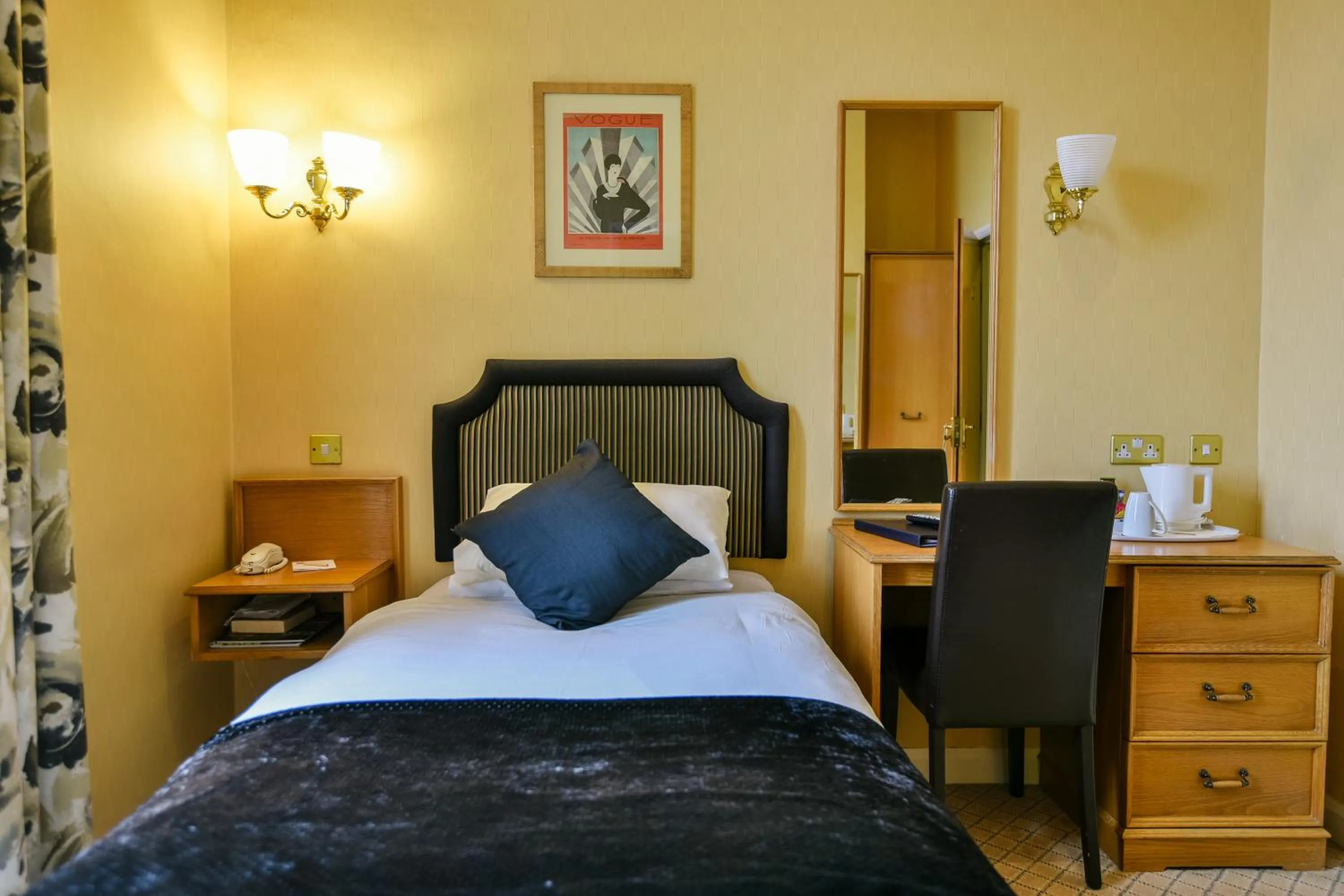 Photo of the whole room, Bed in Cairndale Hotel & Spa