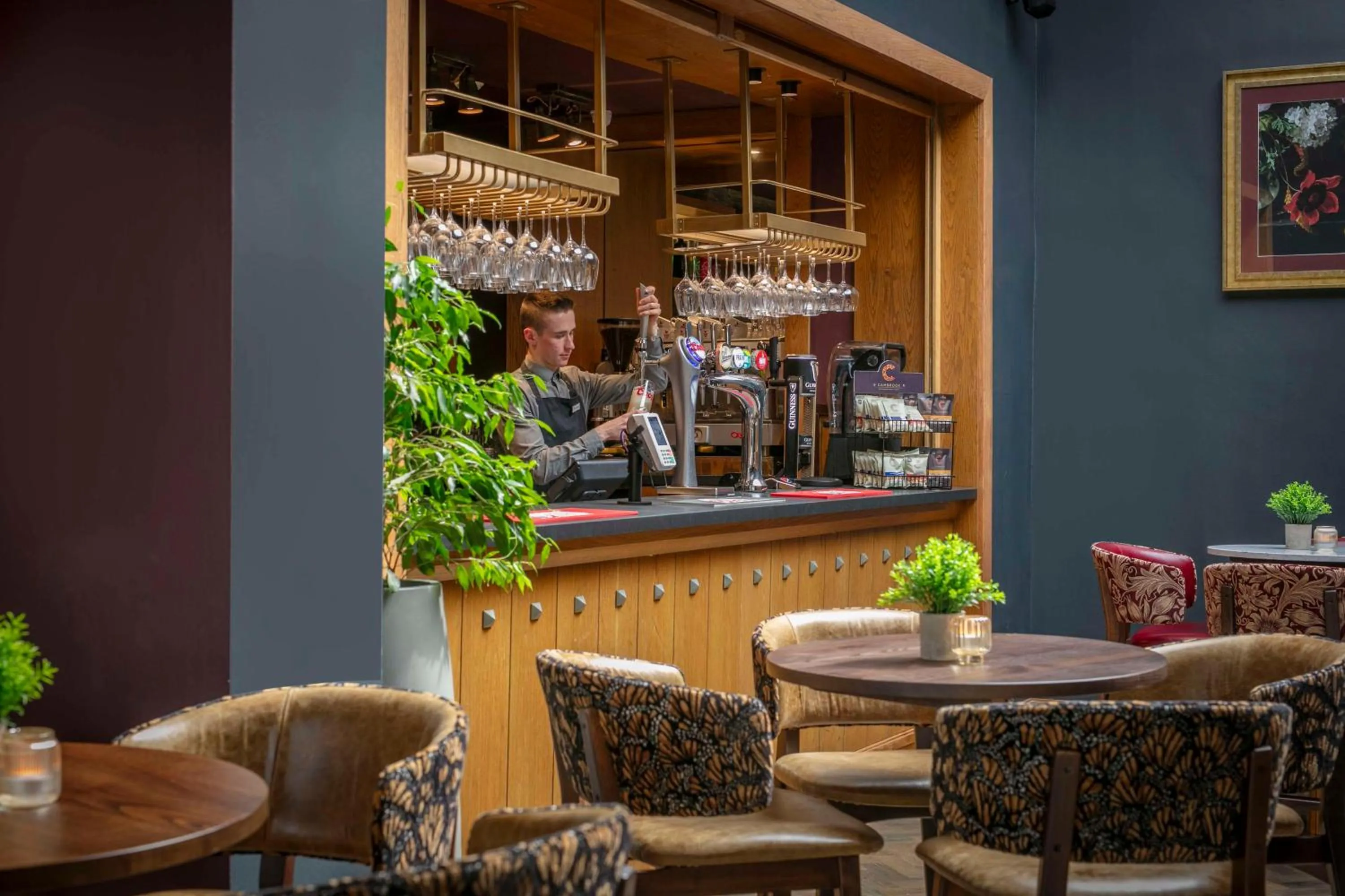 Lounge or bar in Glasgow Westerwood Hotel, Spa & Golf Resort
