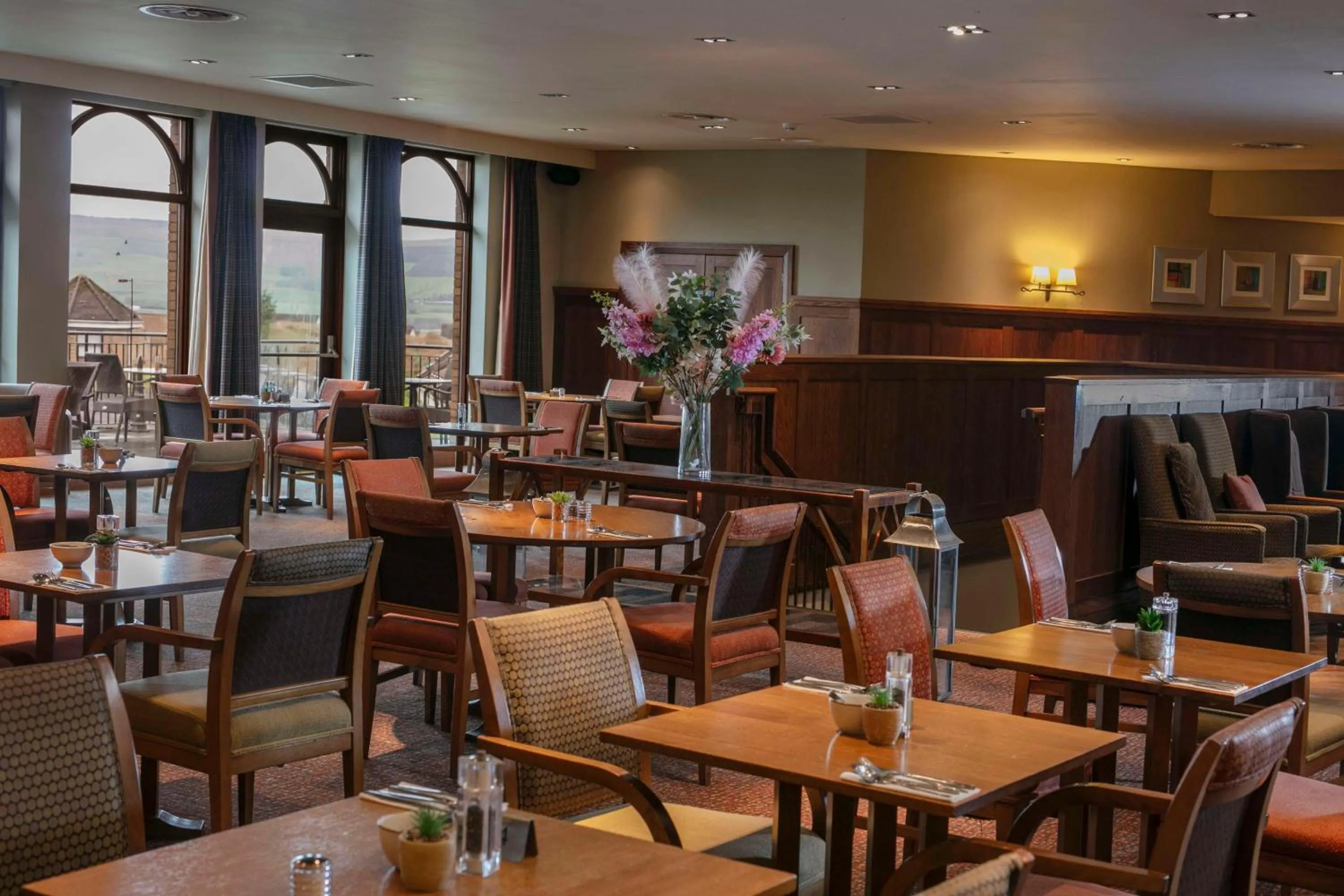 Lounge or bar in Glasgow Westerwood Hotel, Spa & Golf Resort