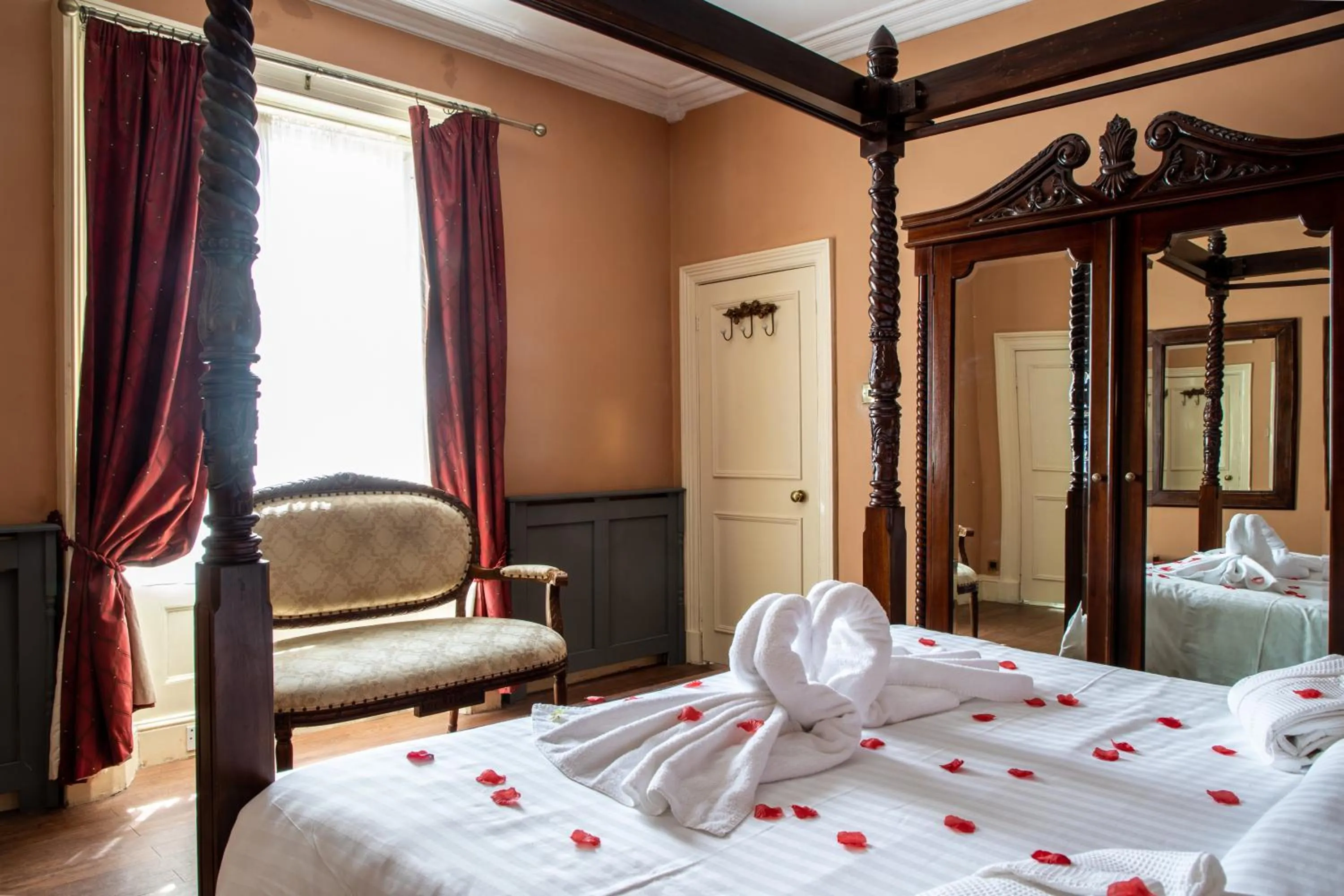 Bed in Park House Hotel