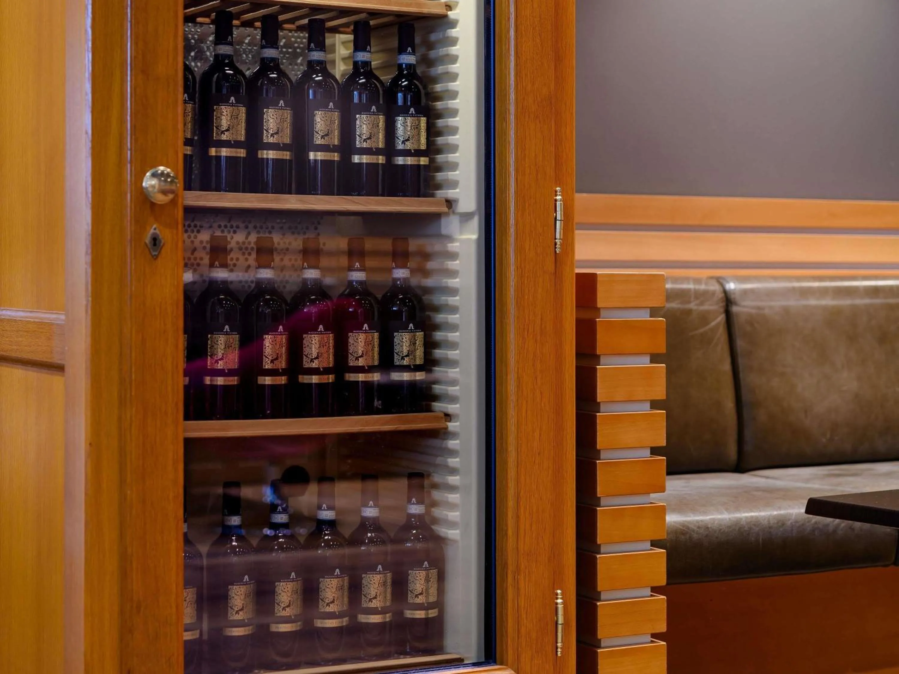 Lounge or bar in Mövenpick Hotel Egerkingen