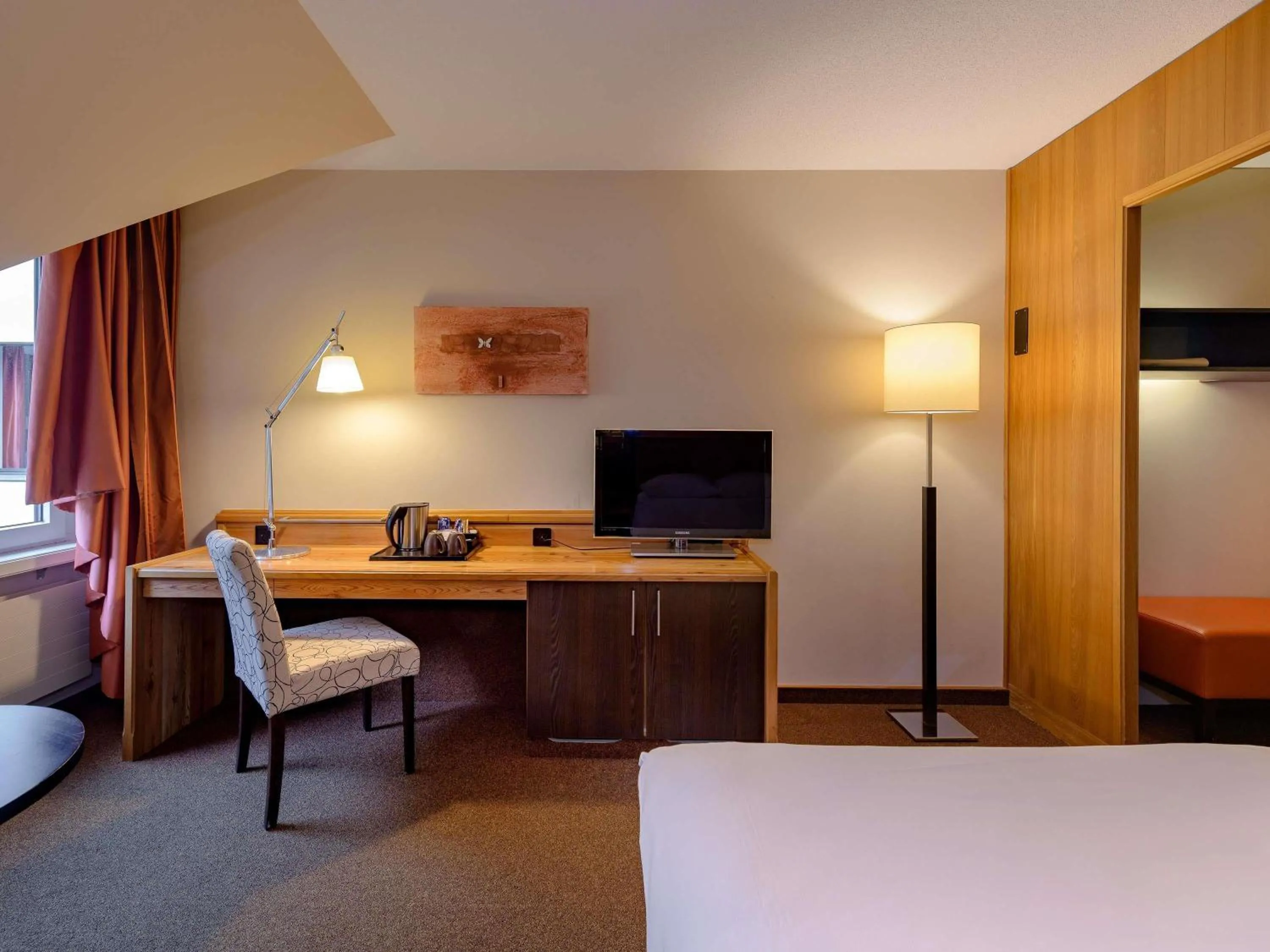 Bedroom, Bed in Mövenpick Hotel Egerkingen