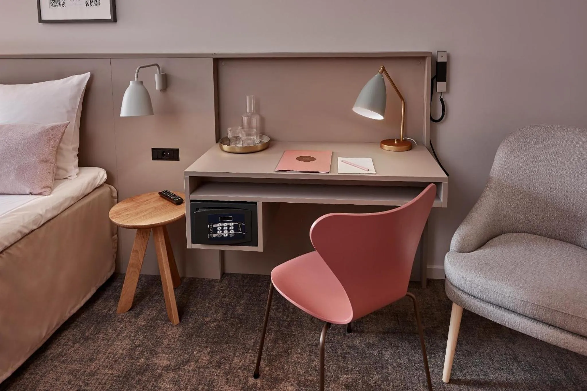 Seating area, Bed in Hotel Odeon