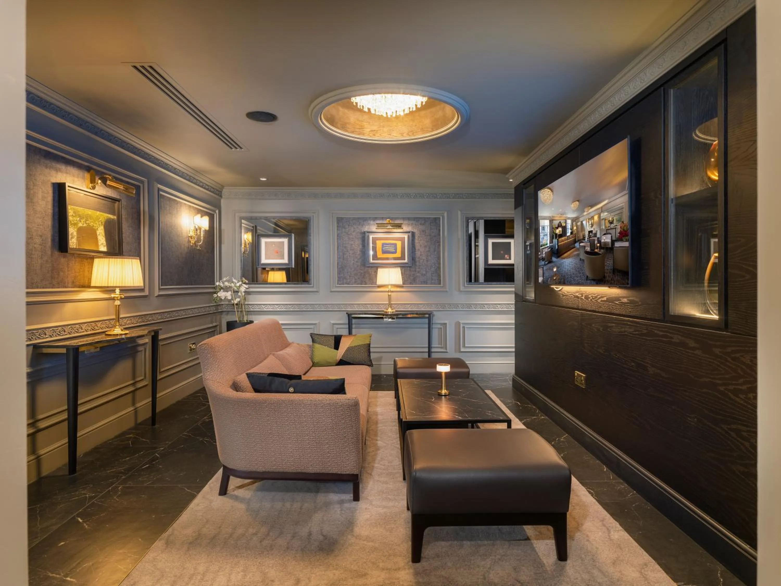 Property building in Cassidys Hotel