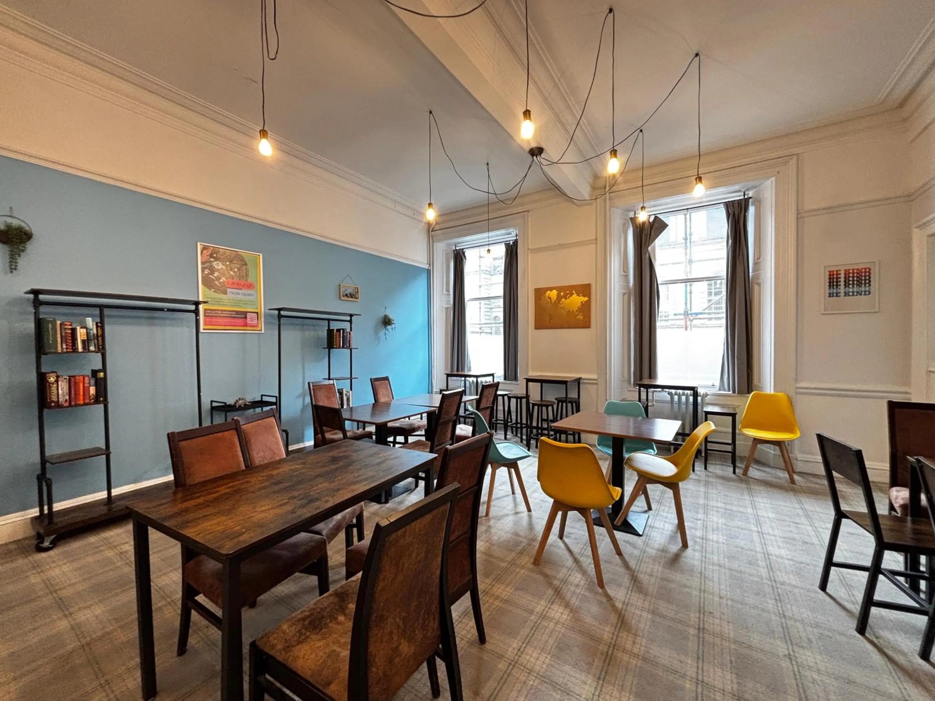 Communal lounge/ TV room in Safestay Glasgow Charing Cross