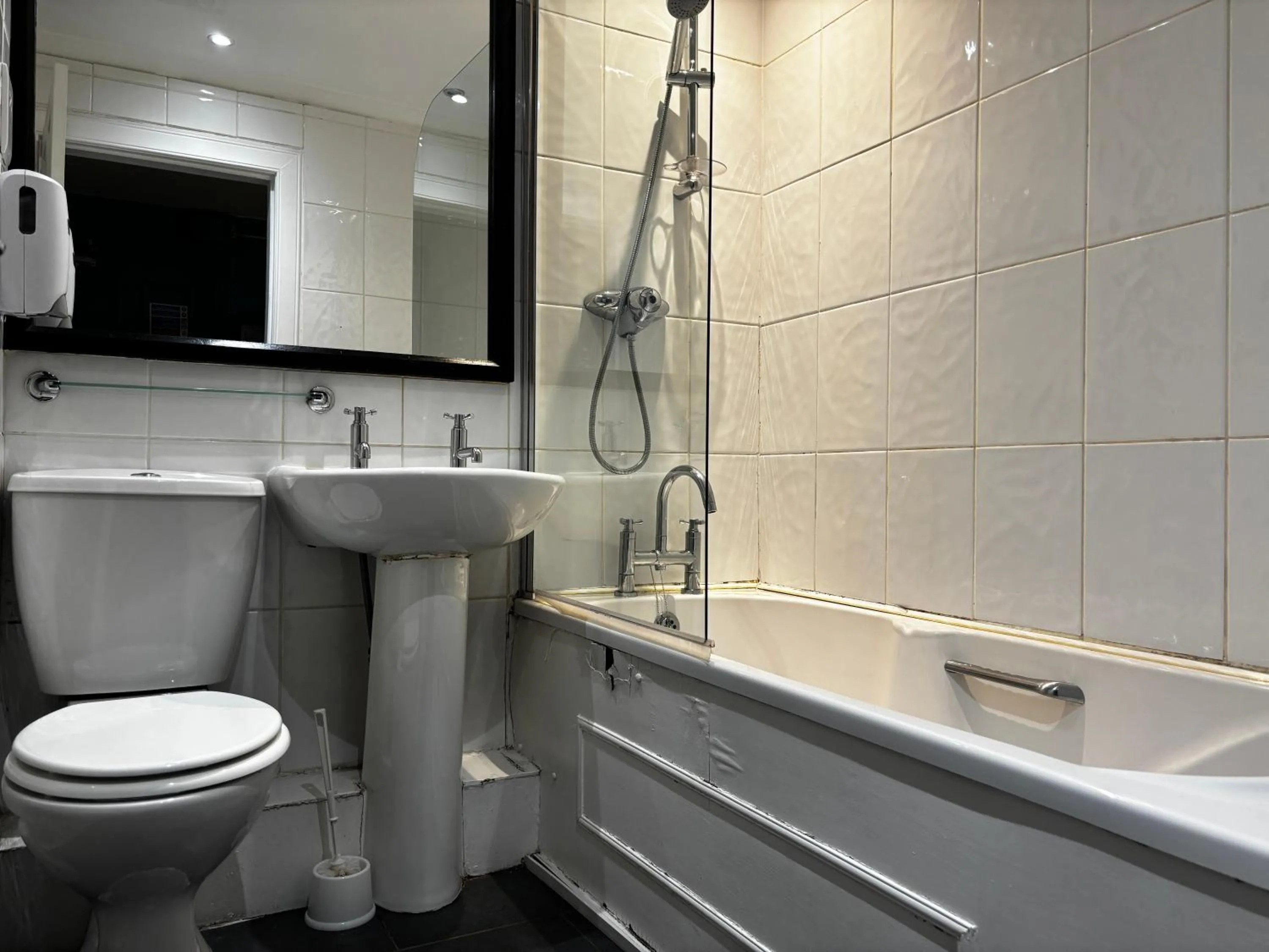 Bathroom in Safestay Glasgow Charing Cross