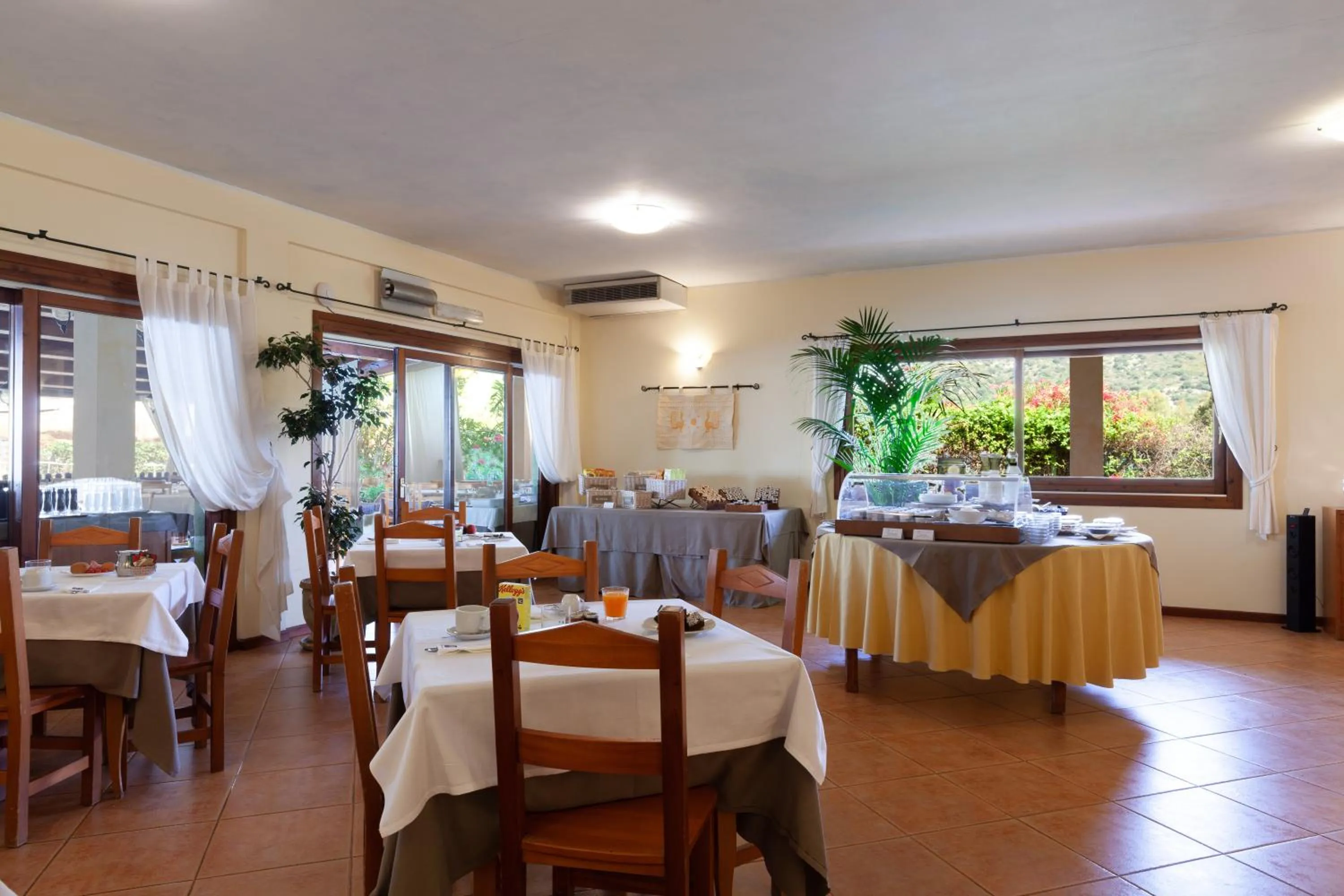 Restaurant/places to eat in iH Hotels Le Zagare Resort