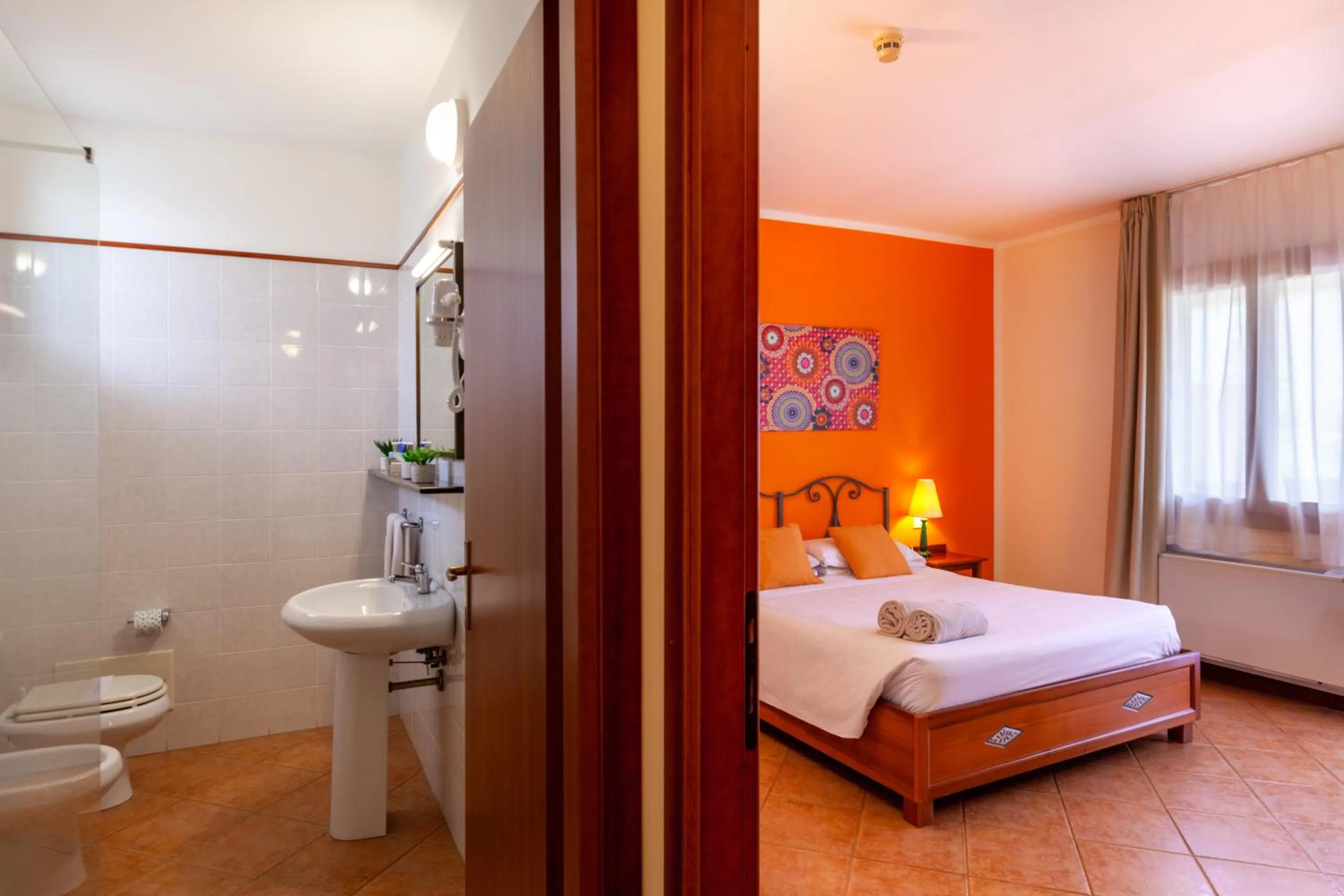 Shower, Bed in iH Hotels Le Zagare Resort