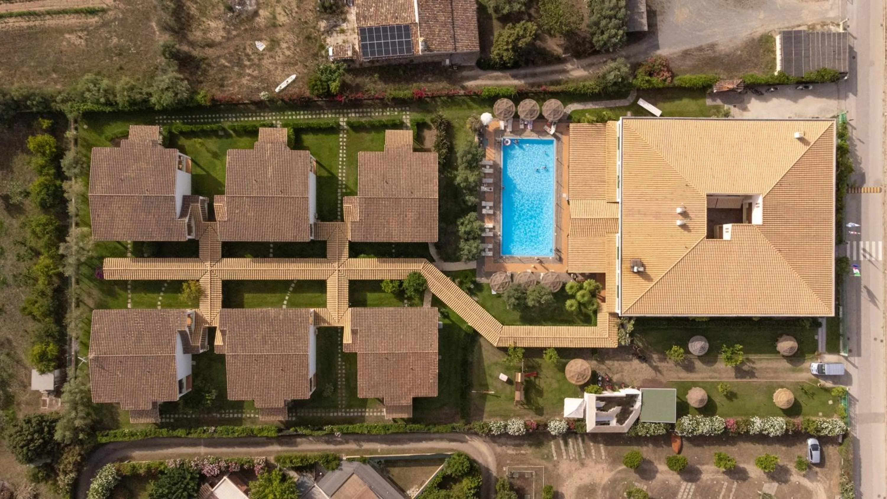 Swimming pool in iH Hotels Le Zagare Resort