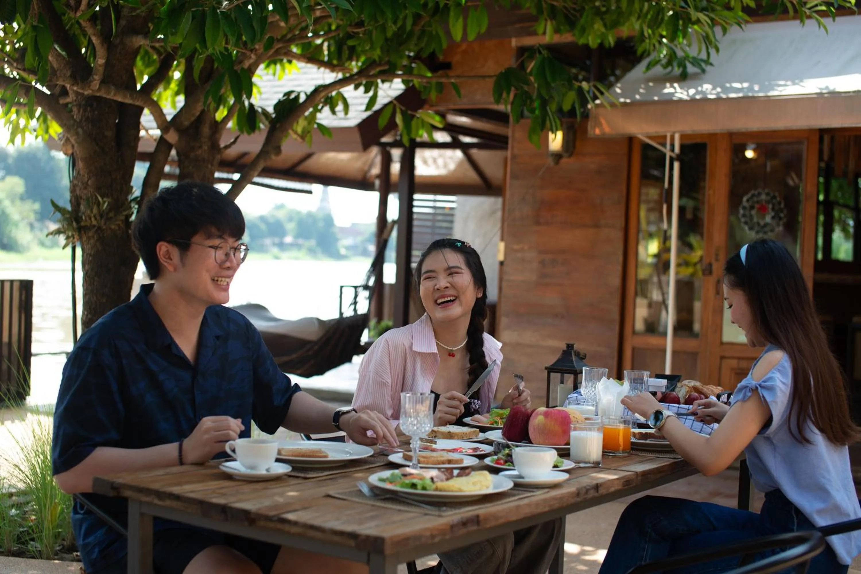 Restaurant/places to eat in Tolani Riverside Villa