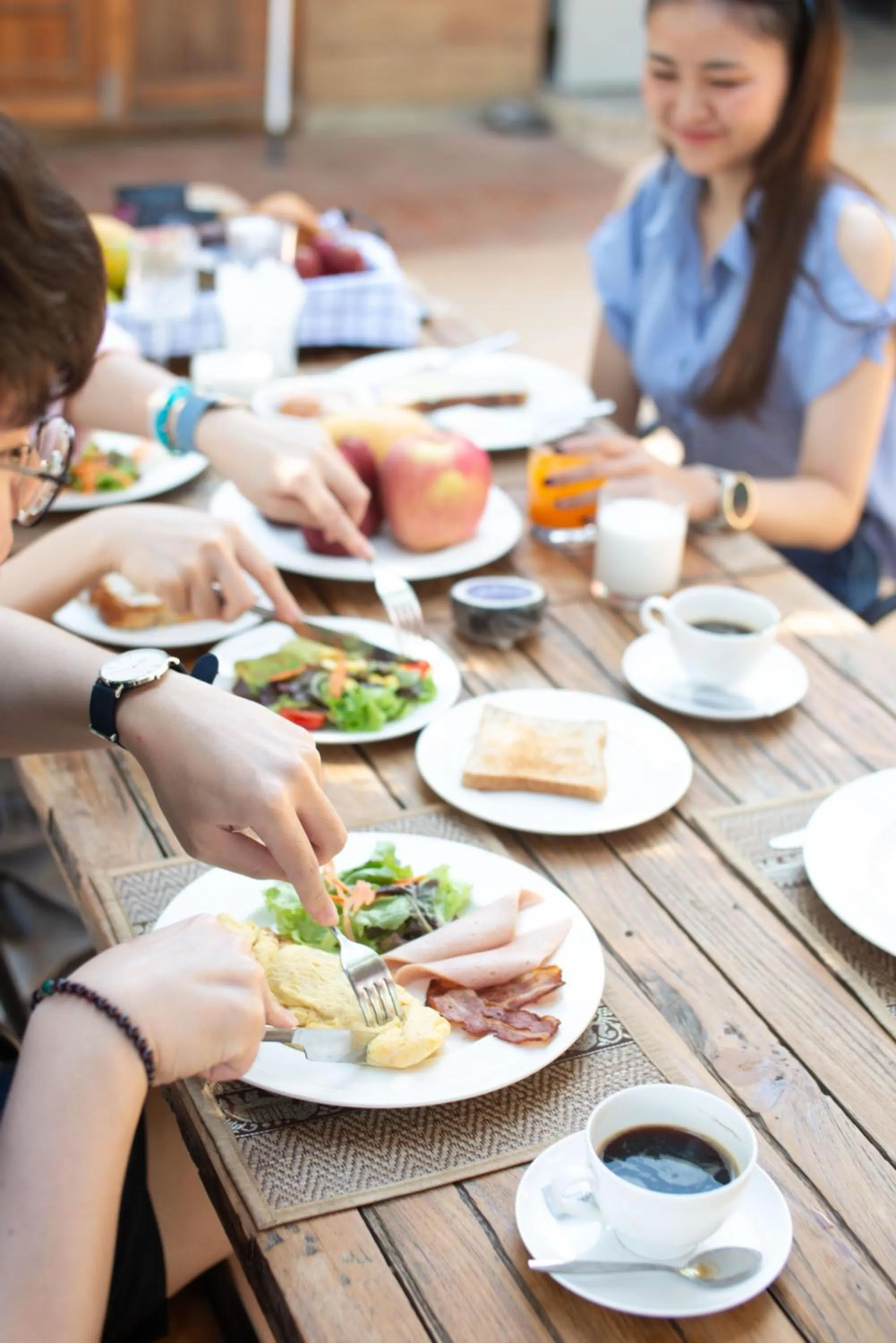 Restaurant/places to eat in Tolani Riverside Villa