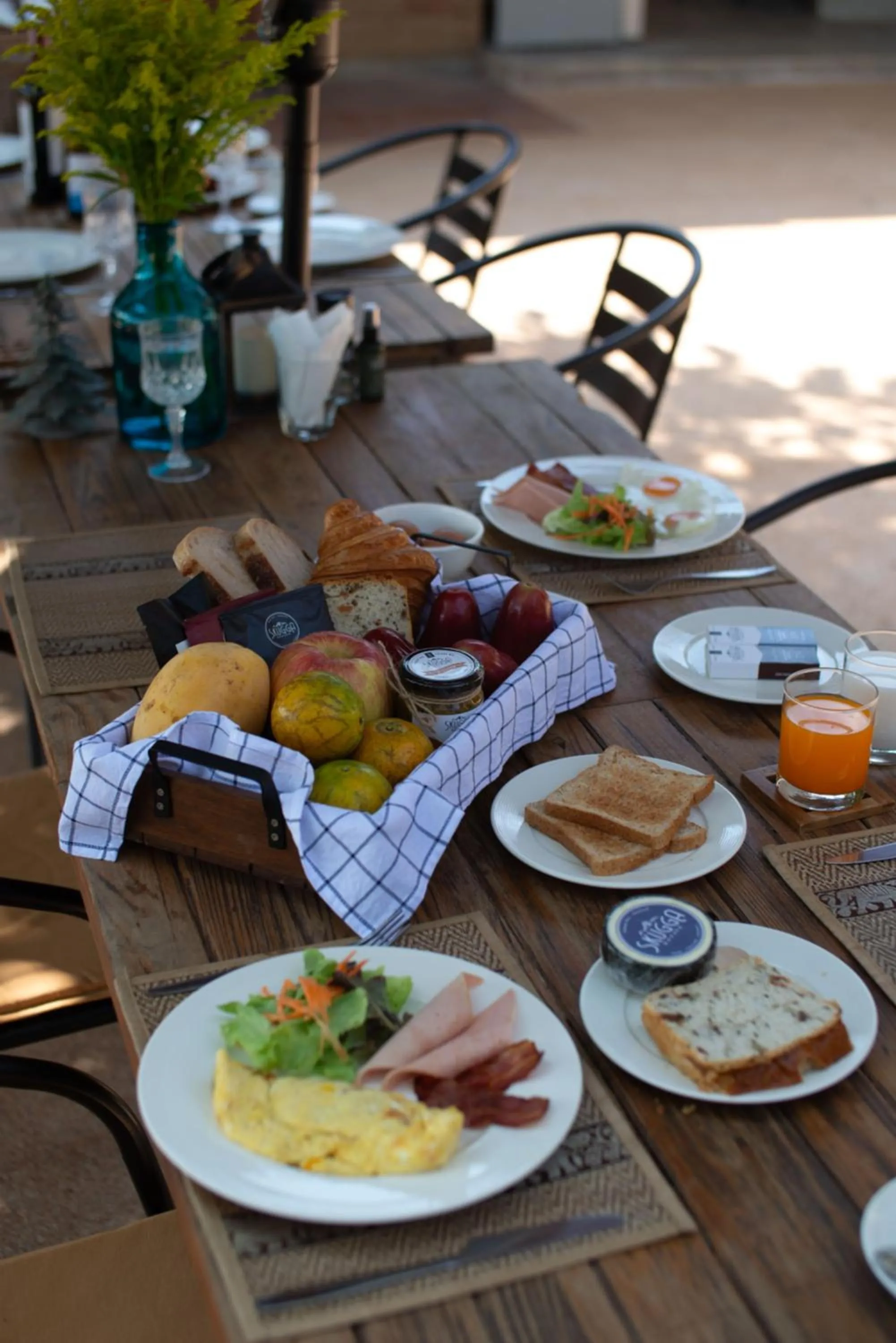 Food and drinks in Tolani Riverside Villa