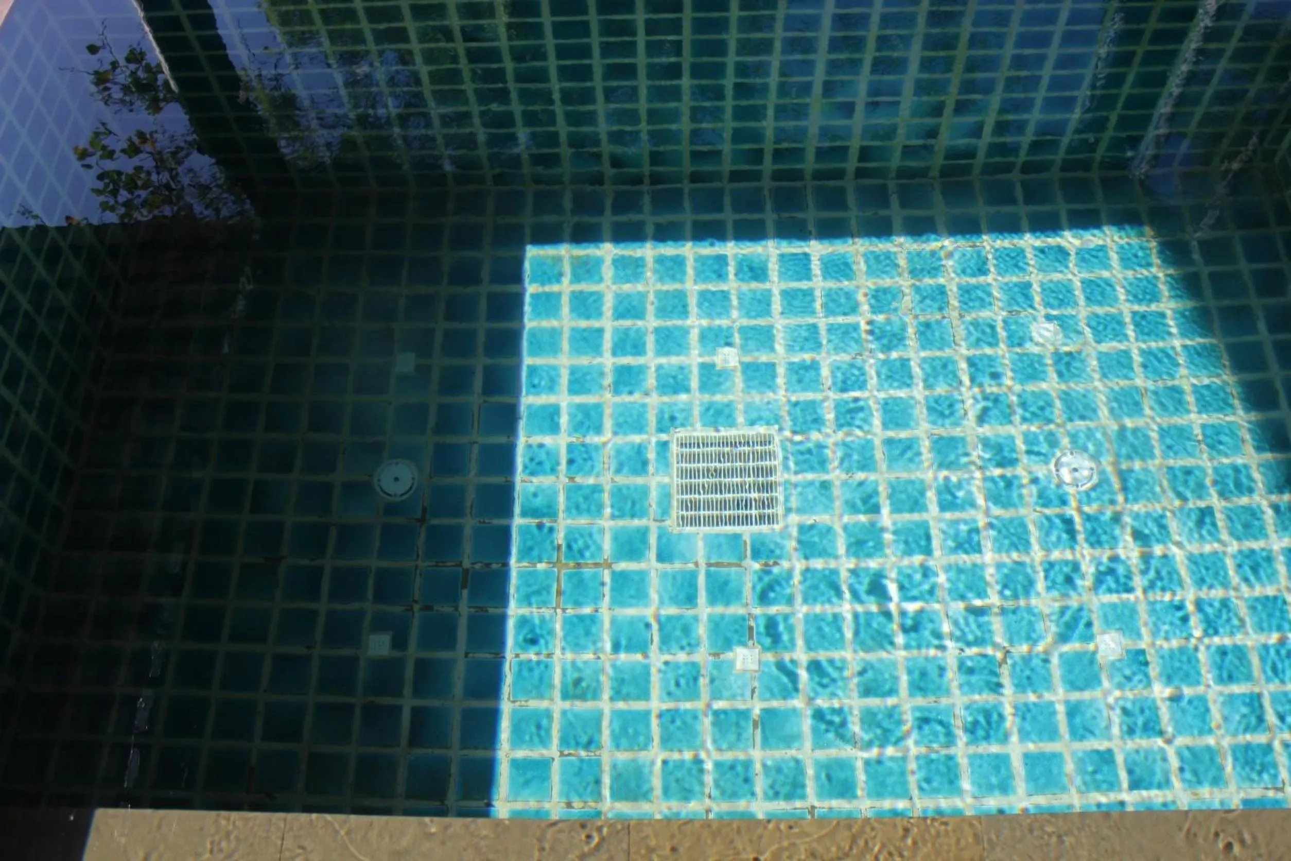 Swimming pool in Tolani Riverside Villa