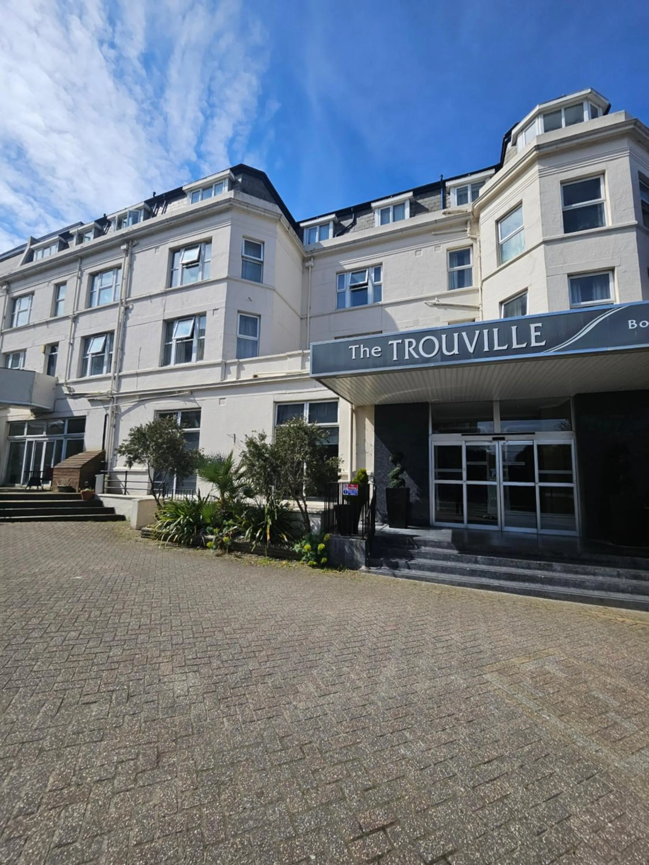 Property building in The Trouville Bournemouth