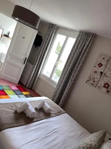 Photo of the whole room, Bed in Hôtel de la Côte Fleurie