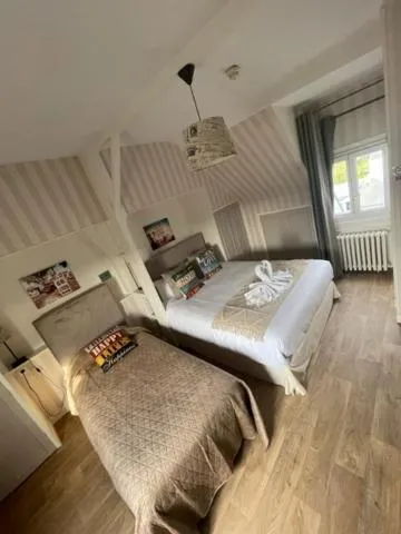 Garden view, Bed in Hôtel de la Côte Fleurie