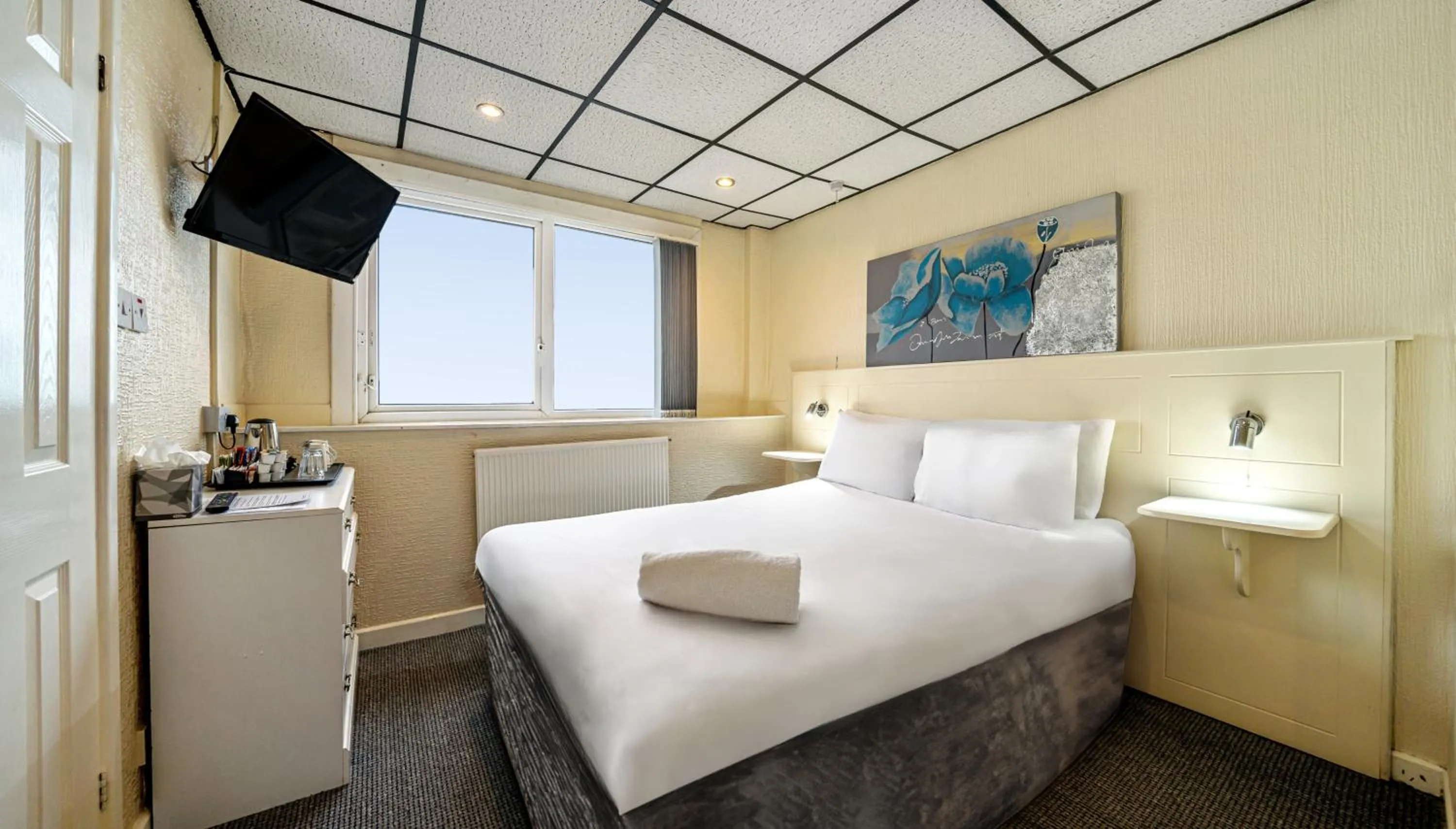 Bedroom, Bed in Bluewaters Hotel Blackpool