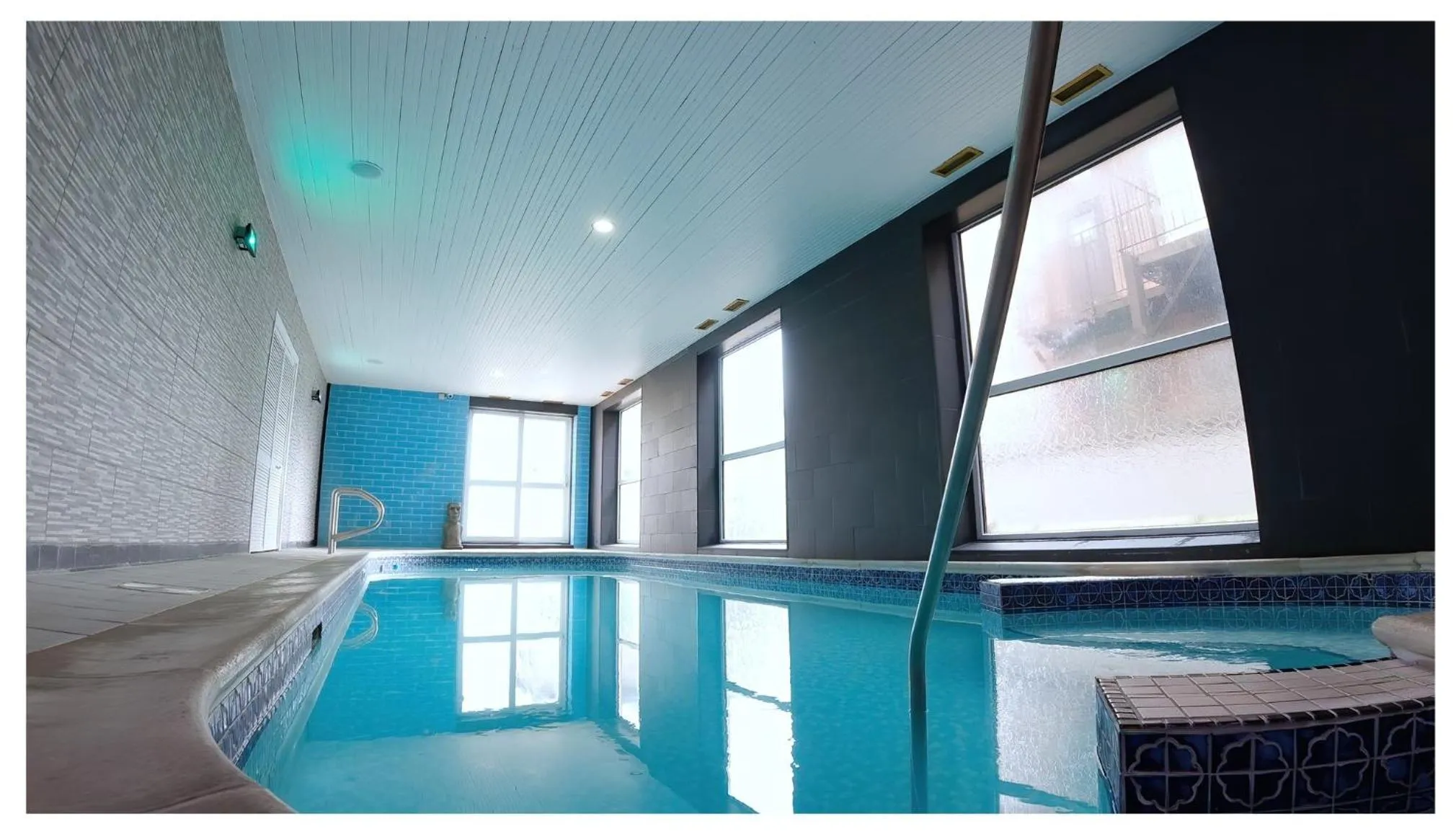 Swimming pool in Bluewaters Hotel Blackpool