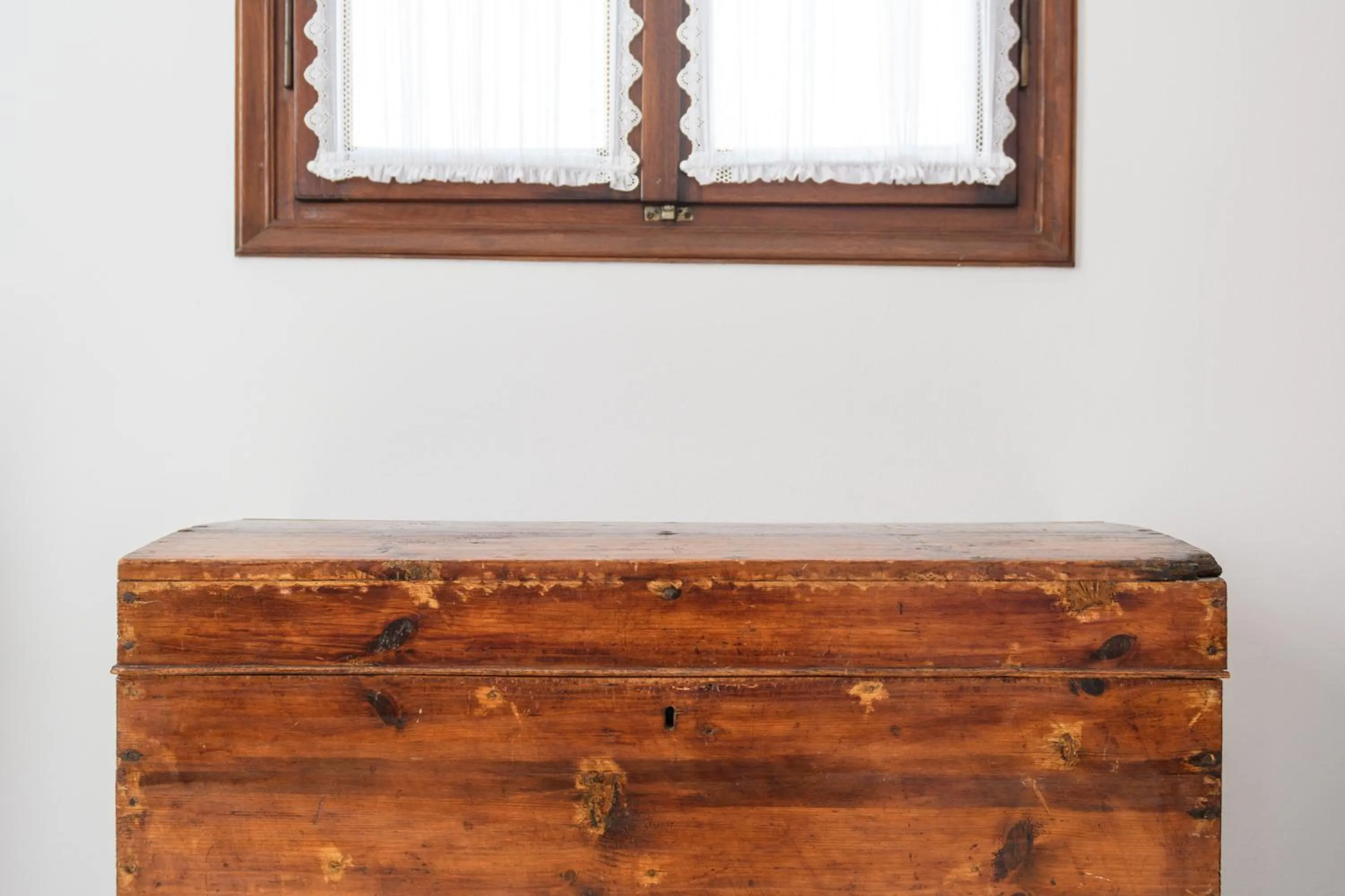 Photo of the whole room in Villa Notos