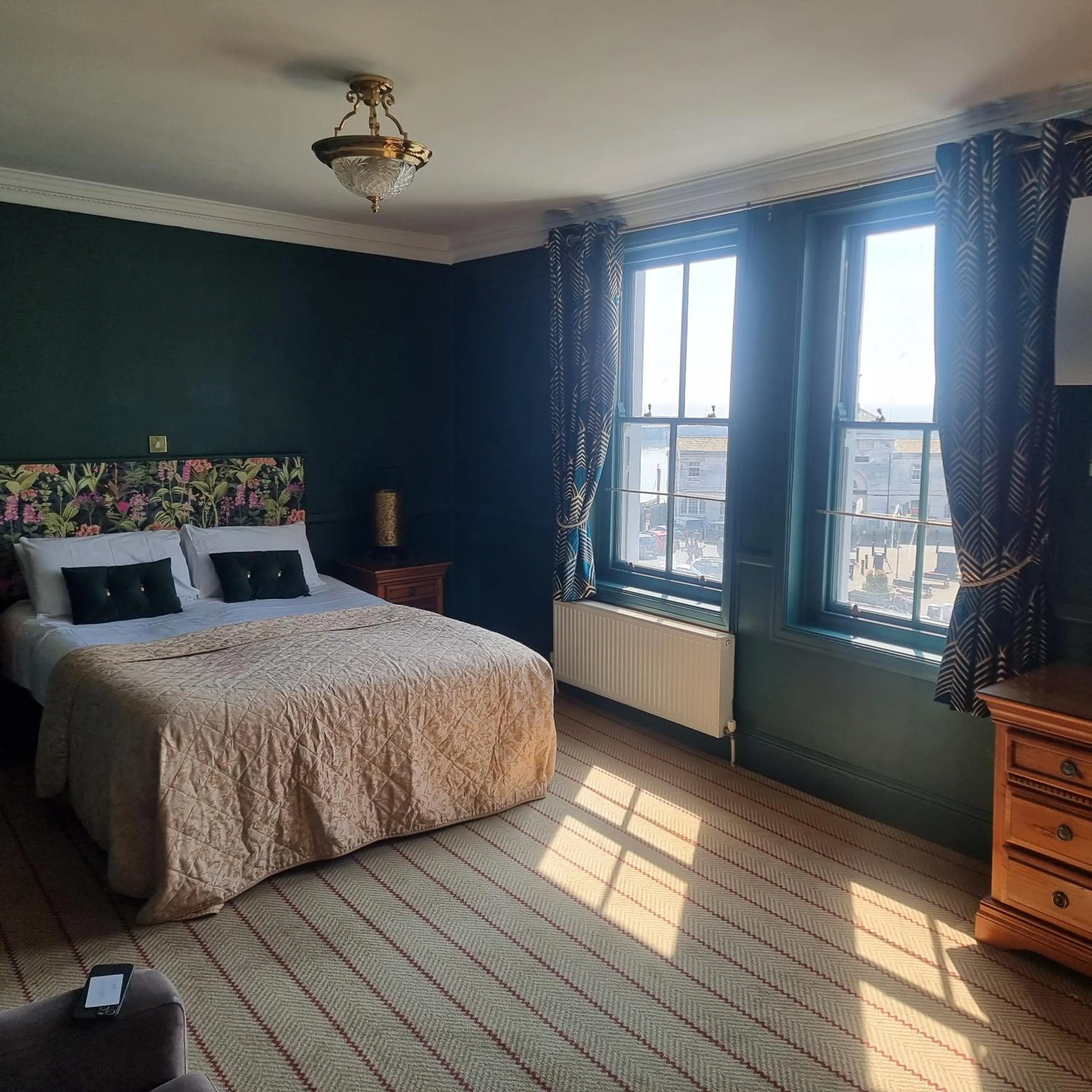 Deluxe Double Room with Sea View in The Royal Oak Hotel