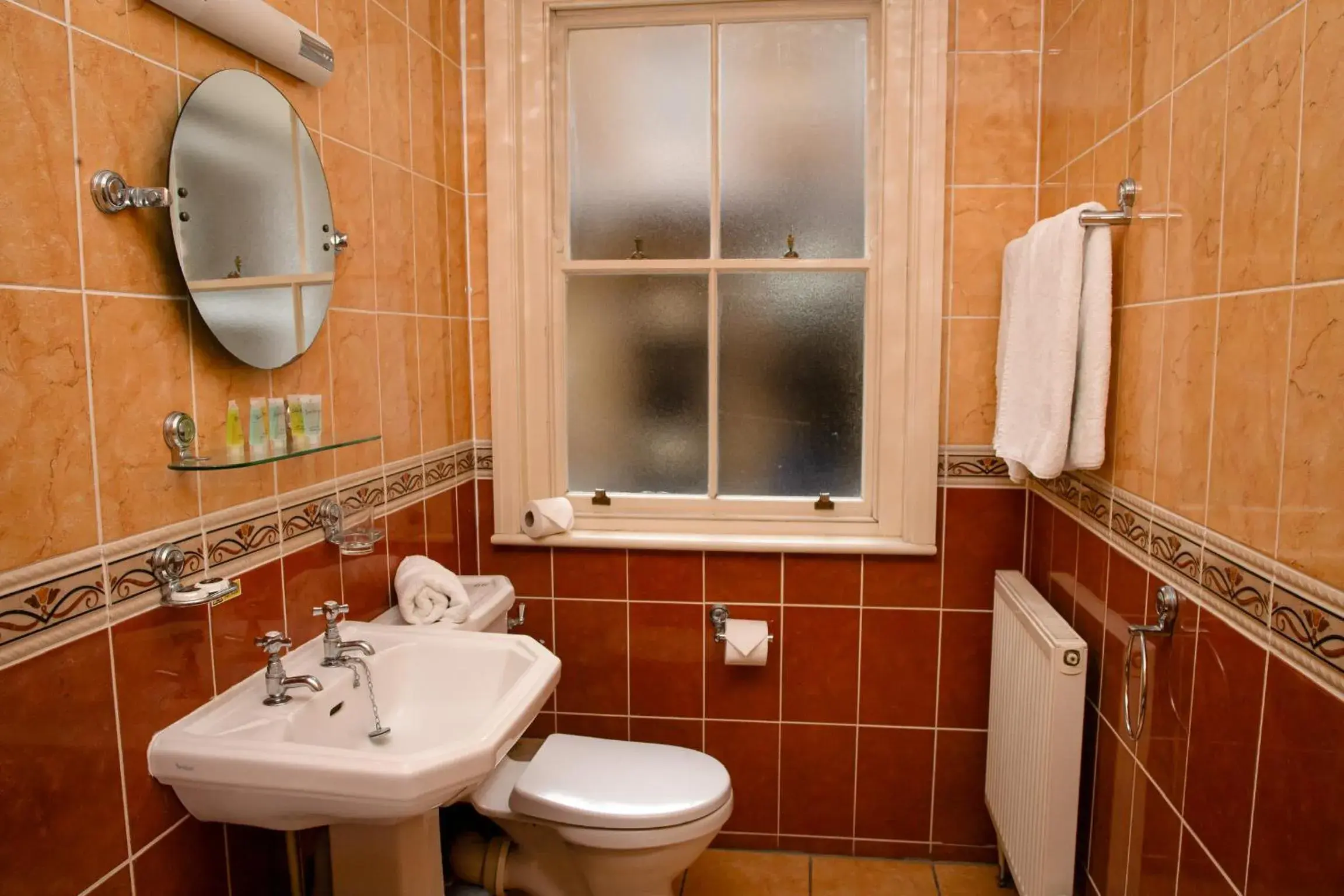 Double Room Ensuite in The Royal Oak Hotel Double Room Ensuite in The Royal Oak Hotel