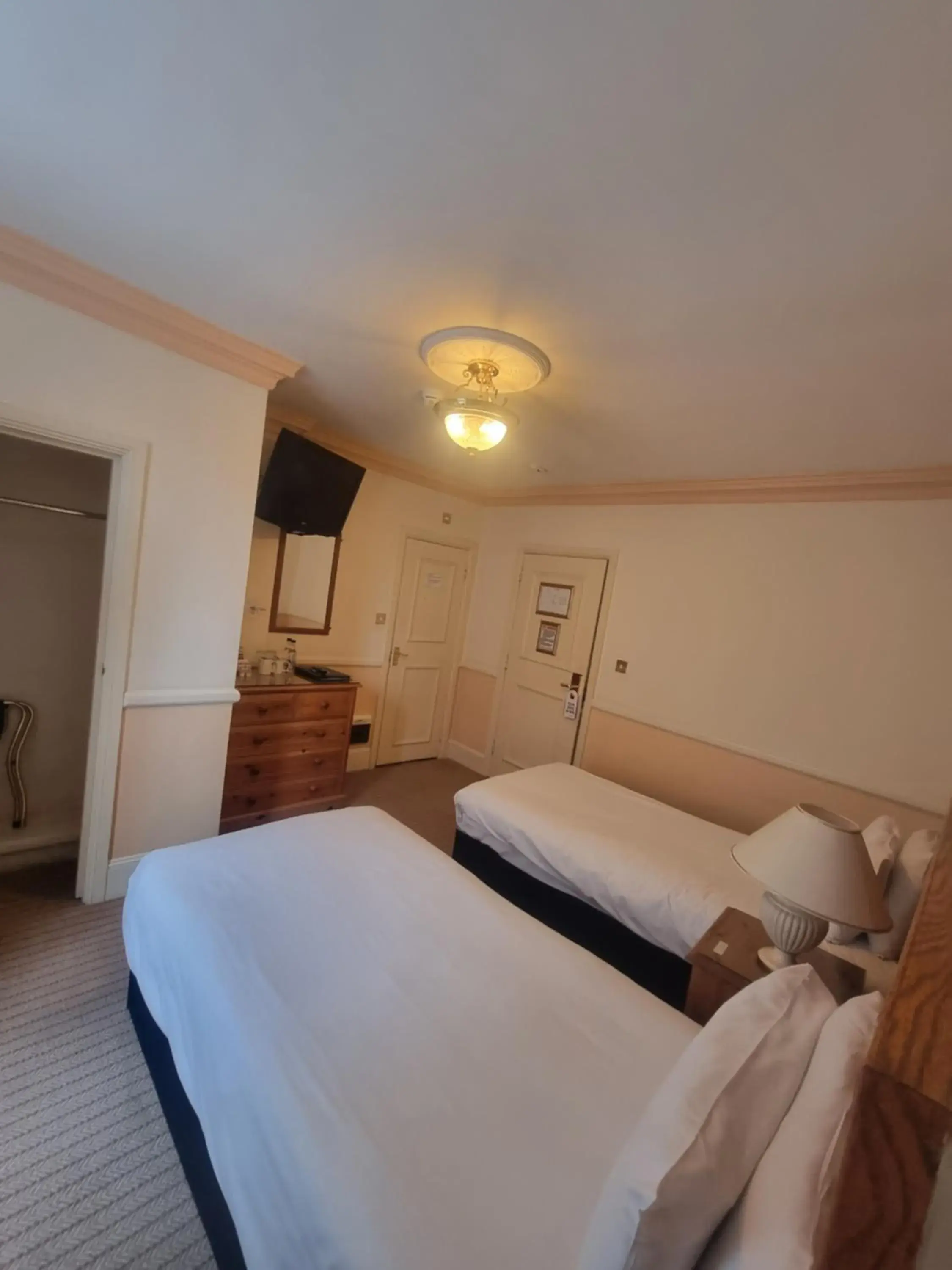 Twin Room en suite in The Royal Oak Hotel Twin Room en suite in The Royal Oak Hotel