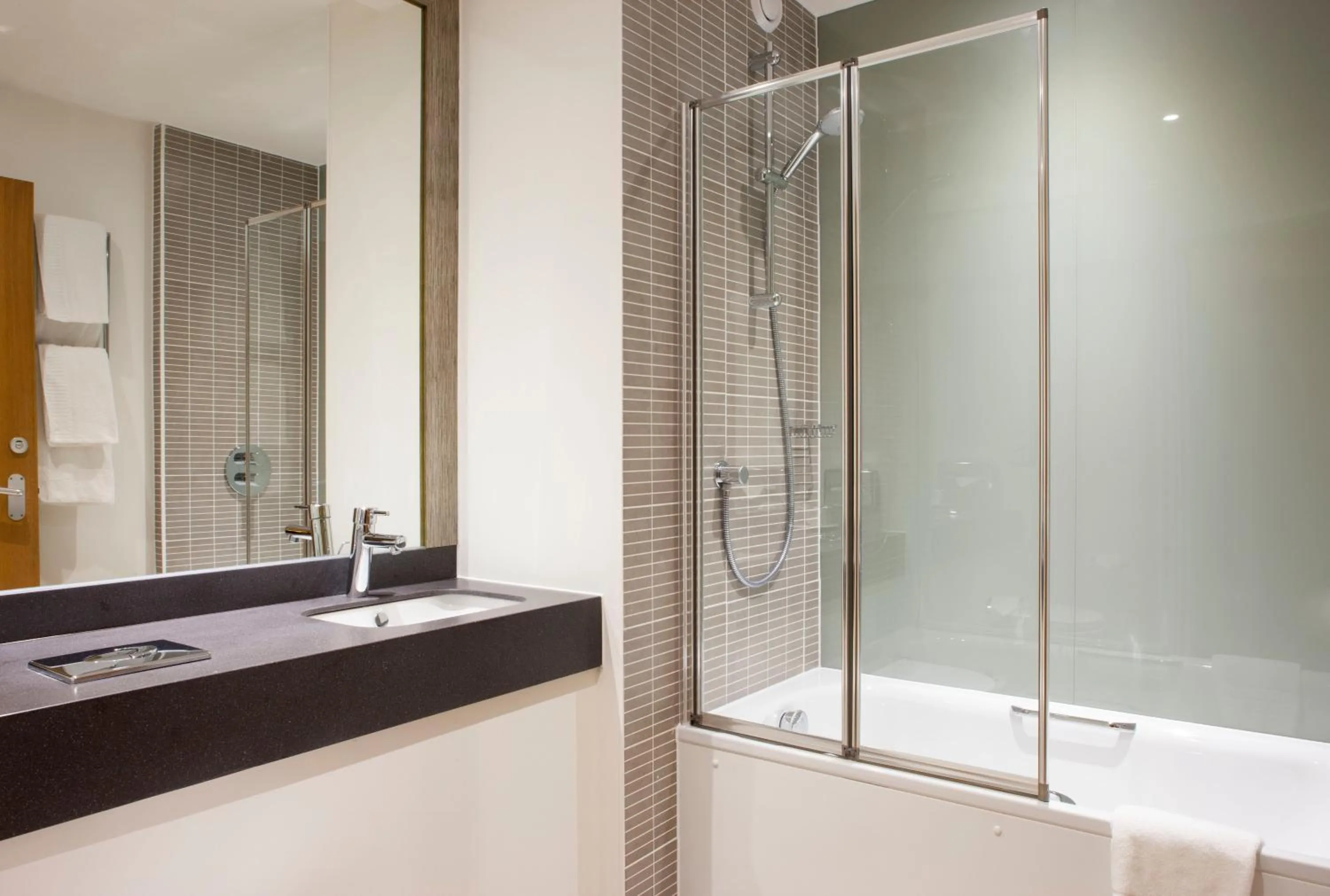 Photo of the whole room in Holiday Inn Ashford Central by IHG