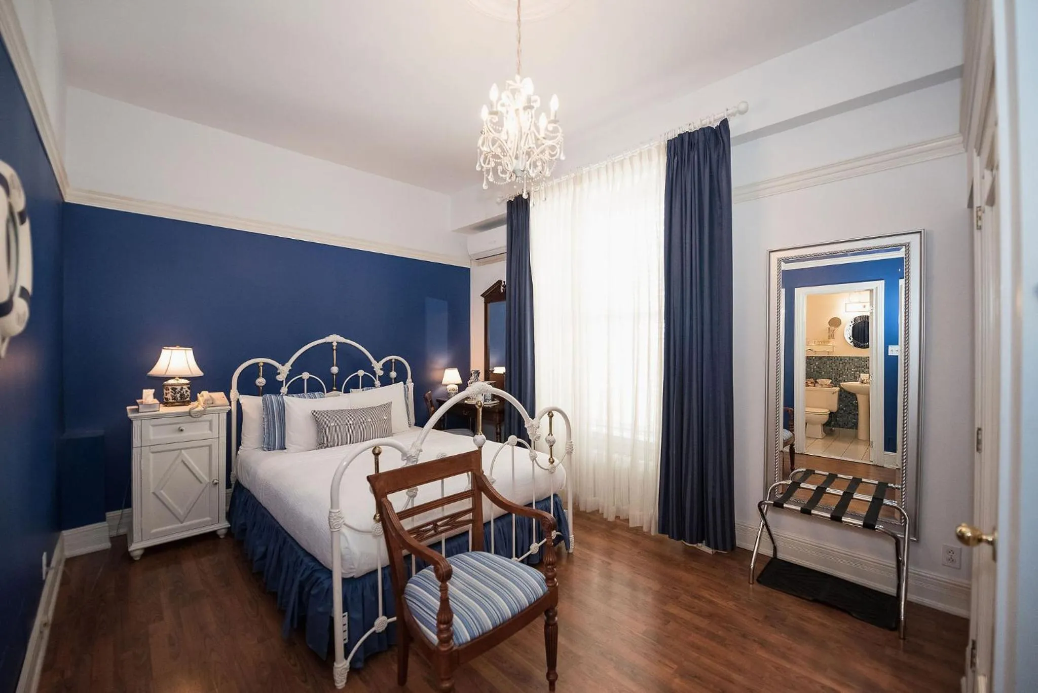 Bed in Manoir Sherbrooke