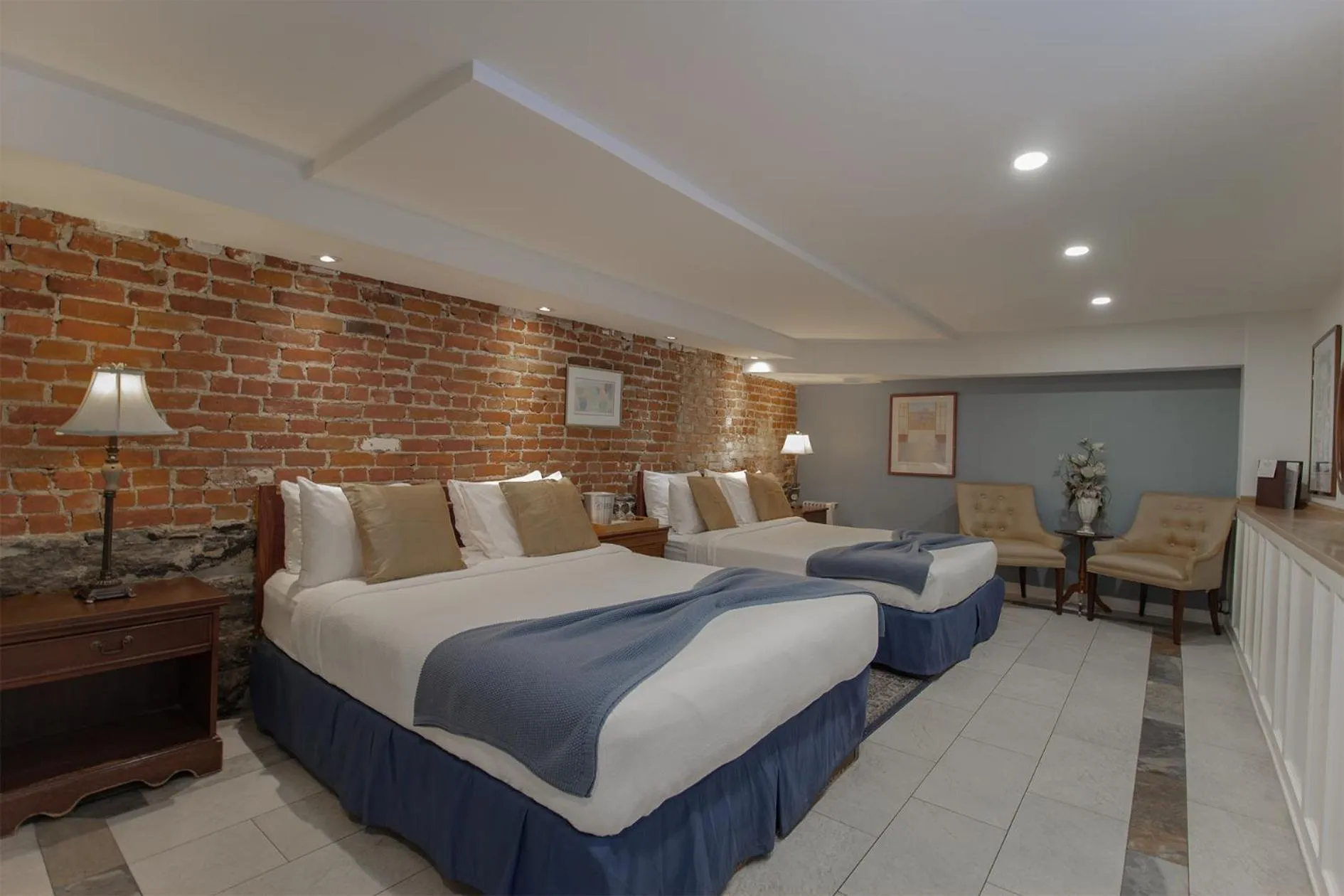 Bed in Manoir Sherbrooke