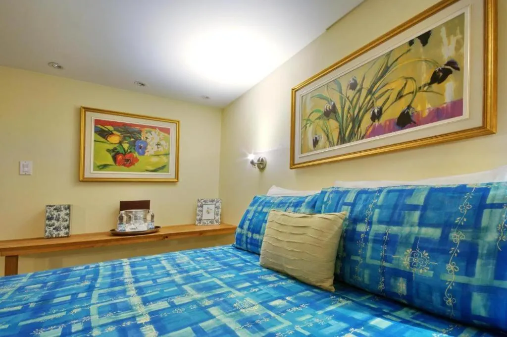 Bed in Manoir Sherbrooke